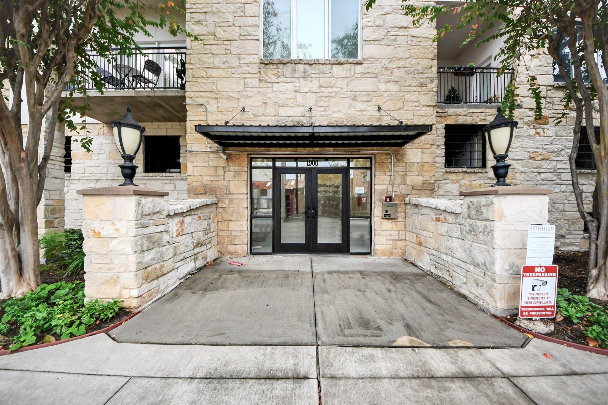 1900 Genesee Street # 204