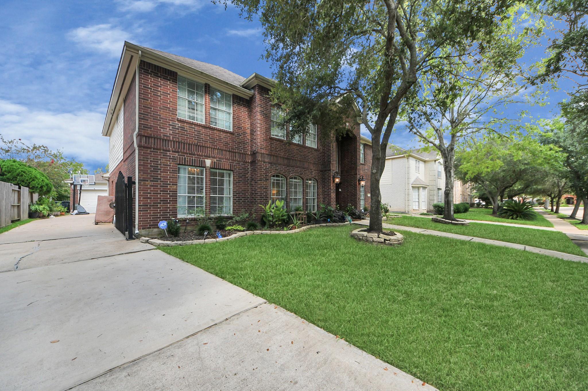 922 Bayhill Drive