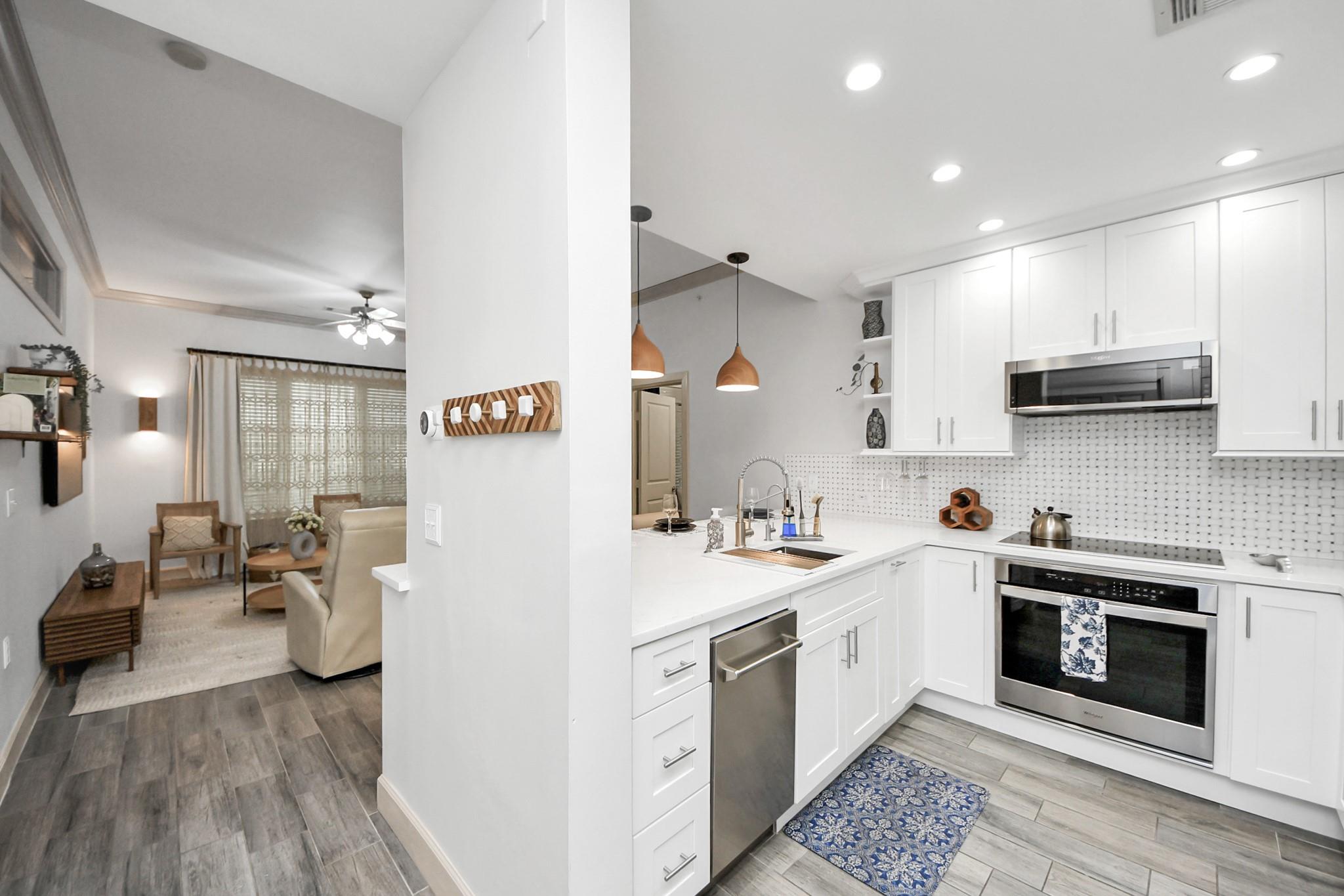 1900 Genesee Street # 204