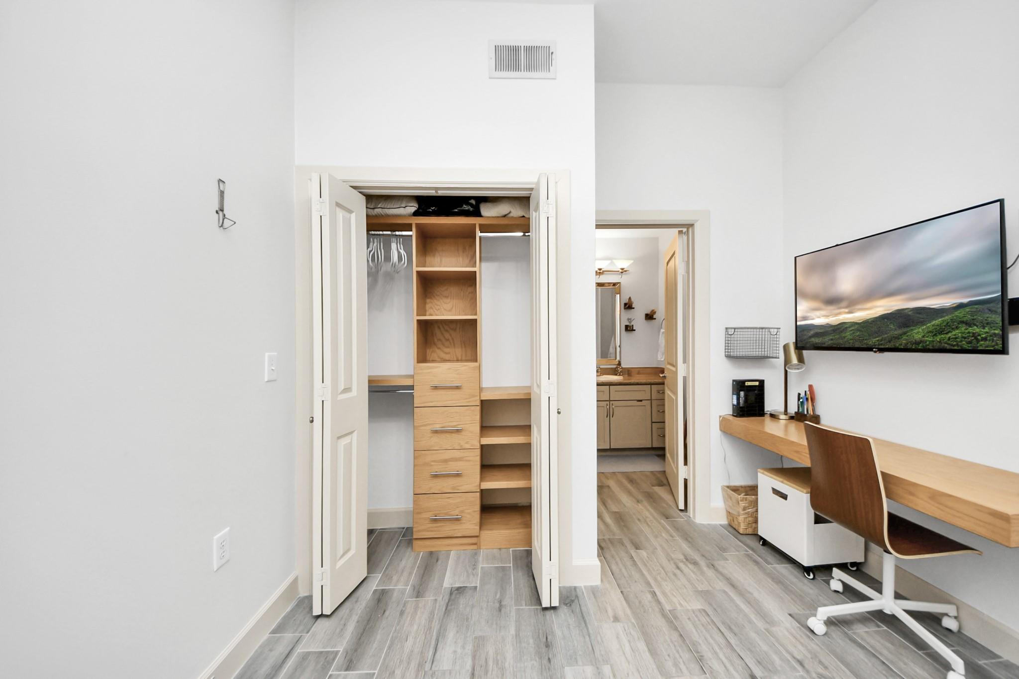 1900 Genesee Street # 204