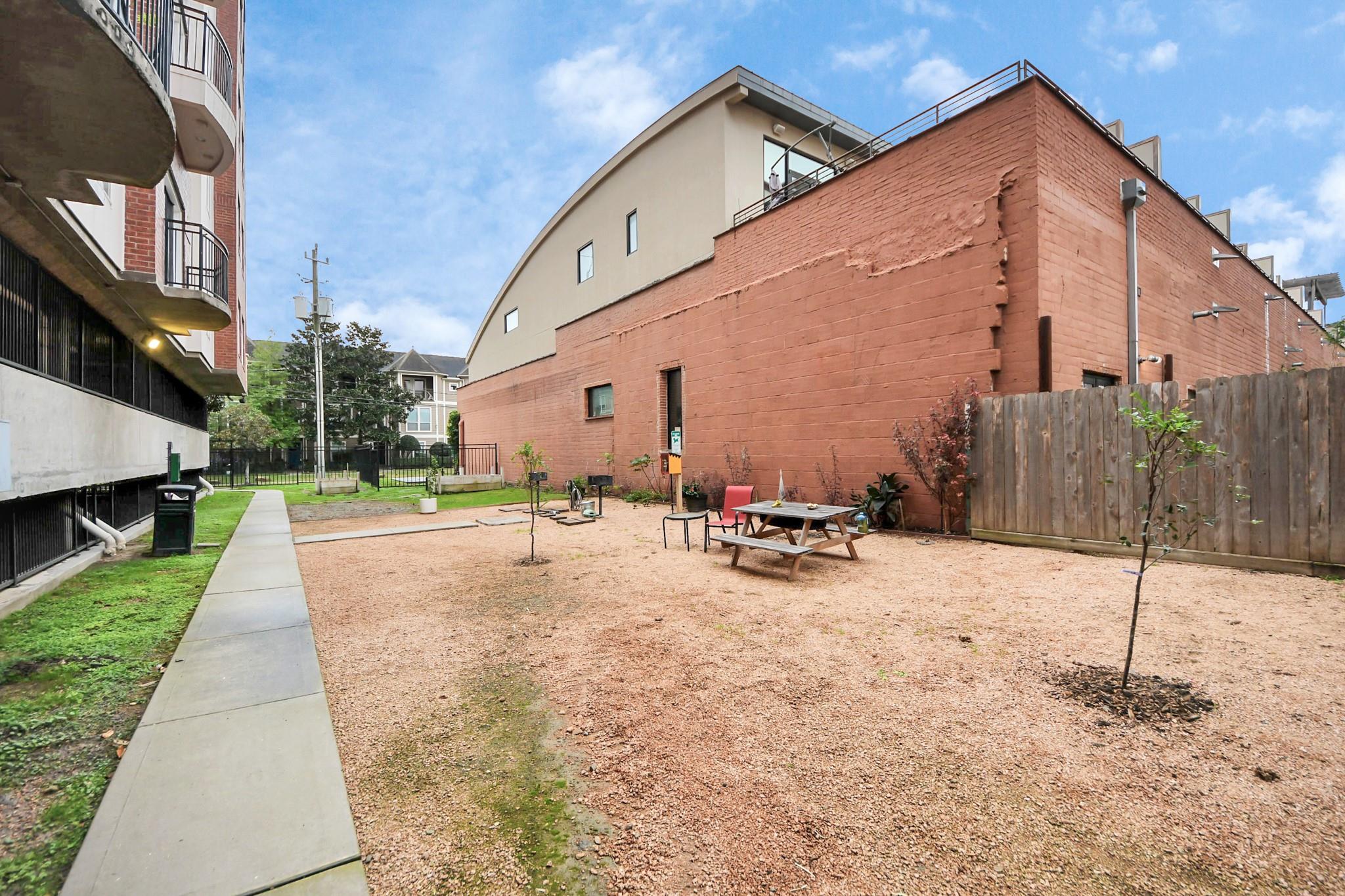 1900 Genesee Street # 204