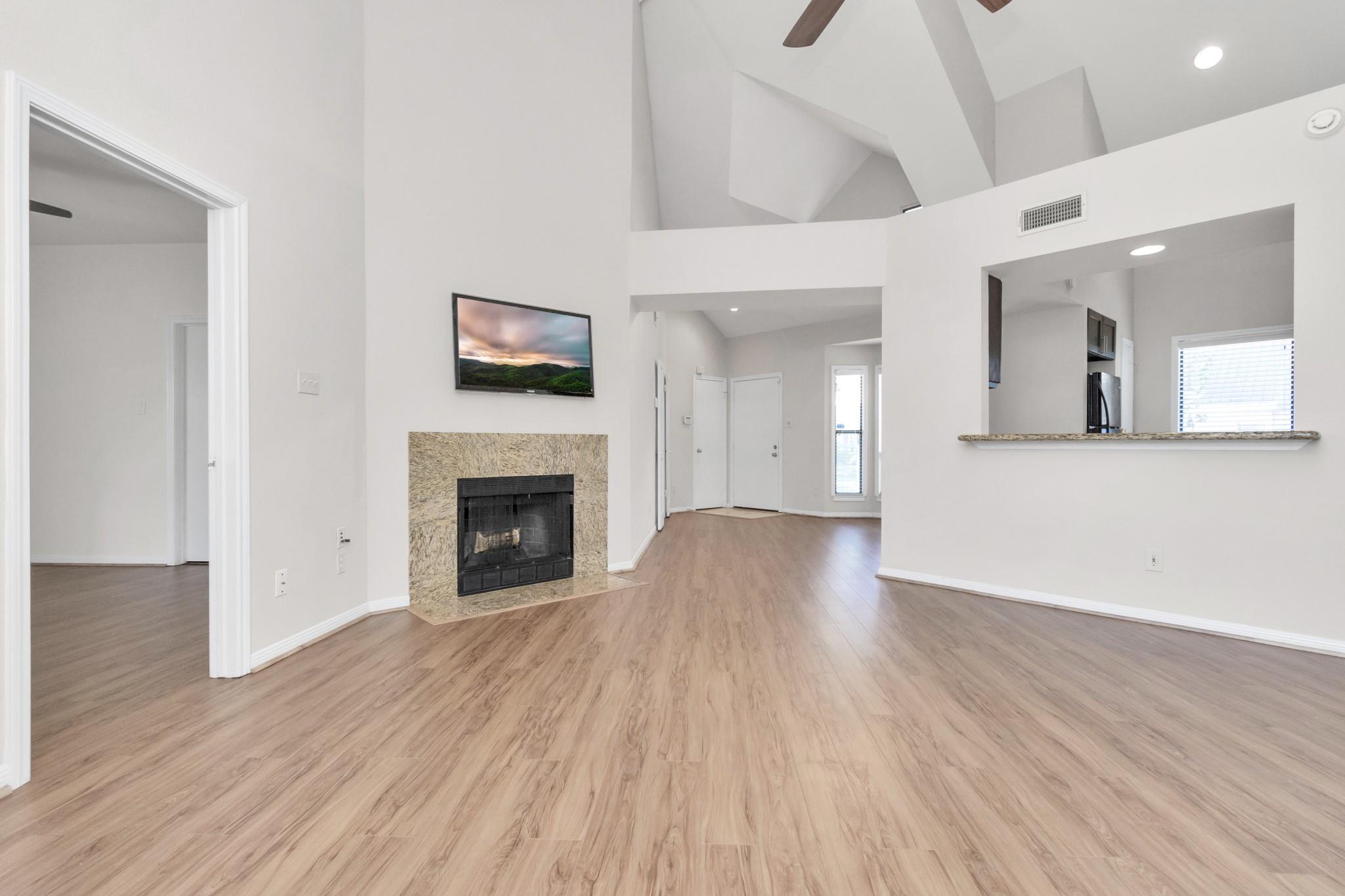 4144 Greystone Way # 703