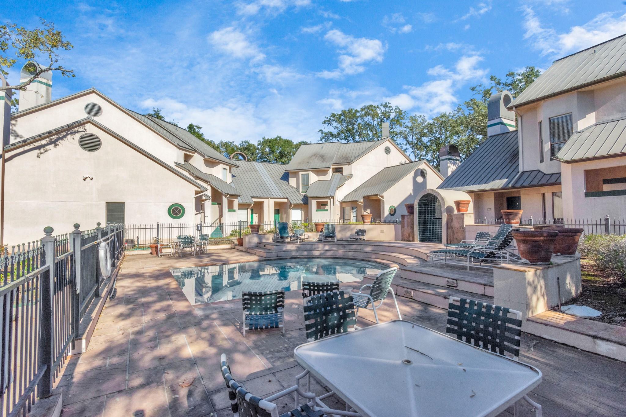 4144 Greystone Way # 703