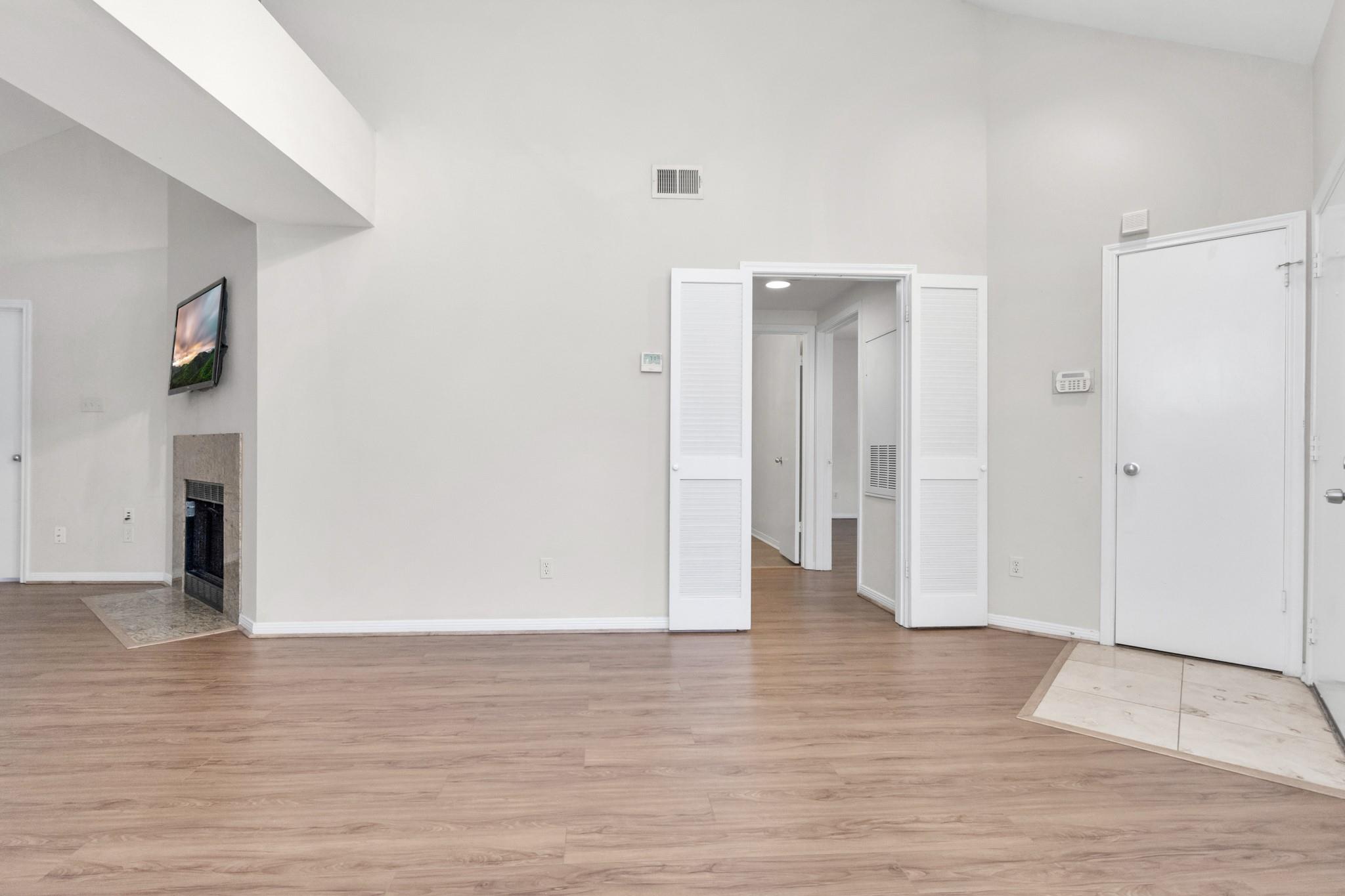 4144 Greystone Way # 703