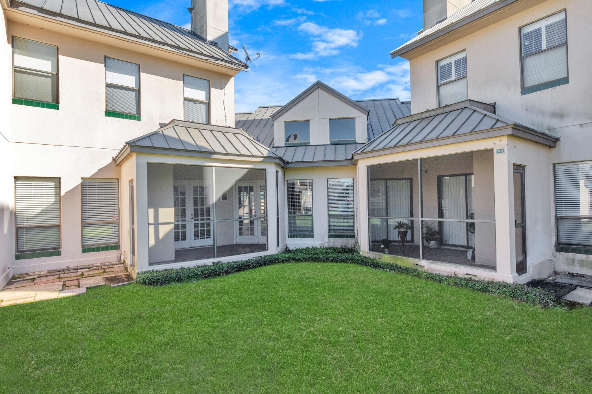 4144 Greystone Way # 703