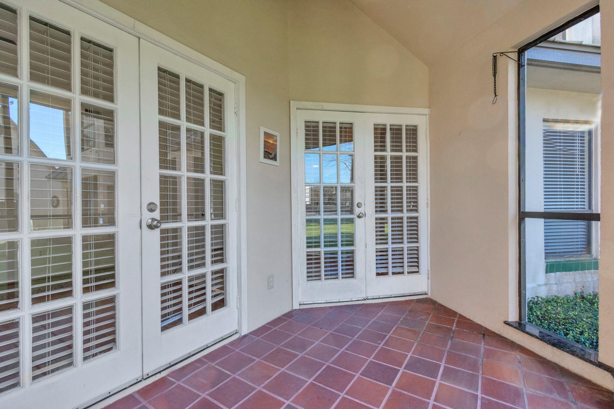 4144 Greystone Way # 703