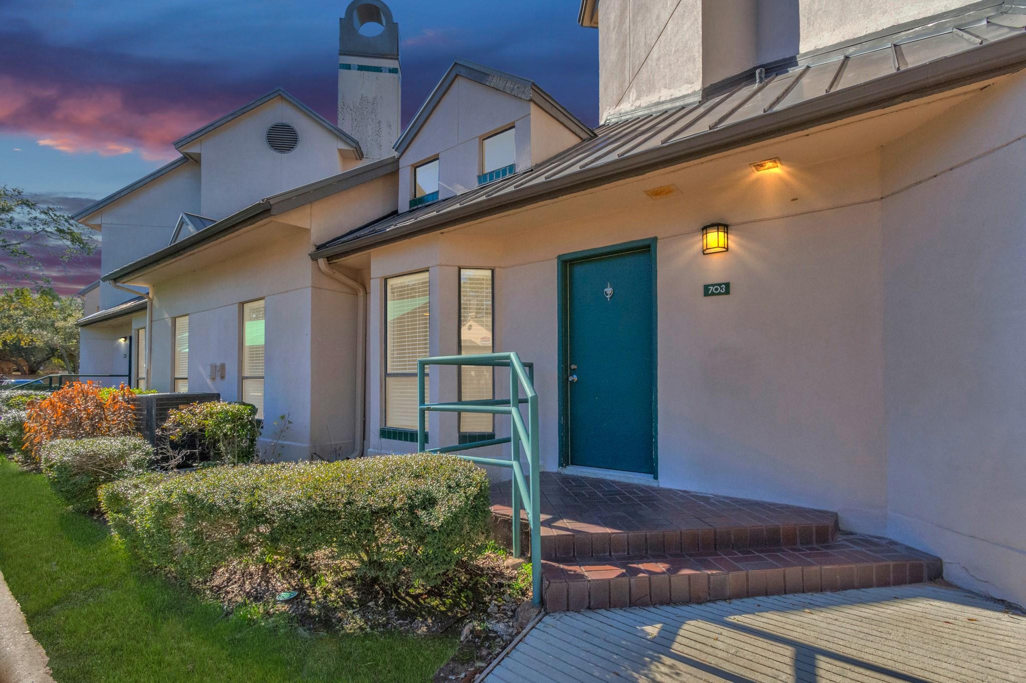 4144 Greystone Way # 703