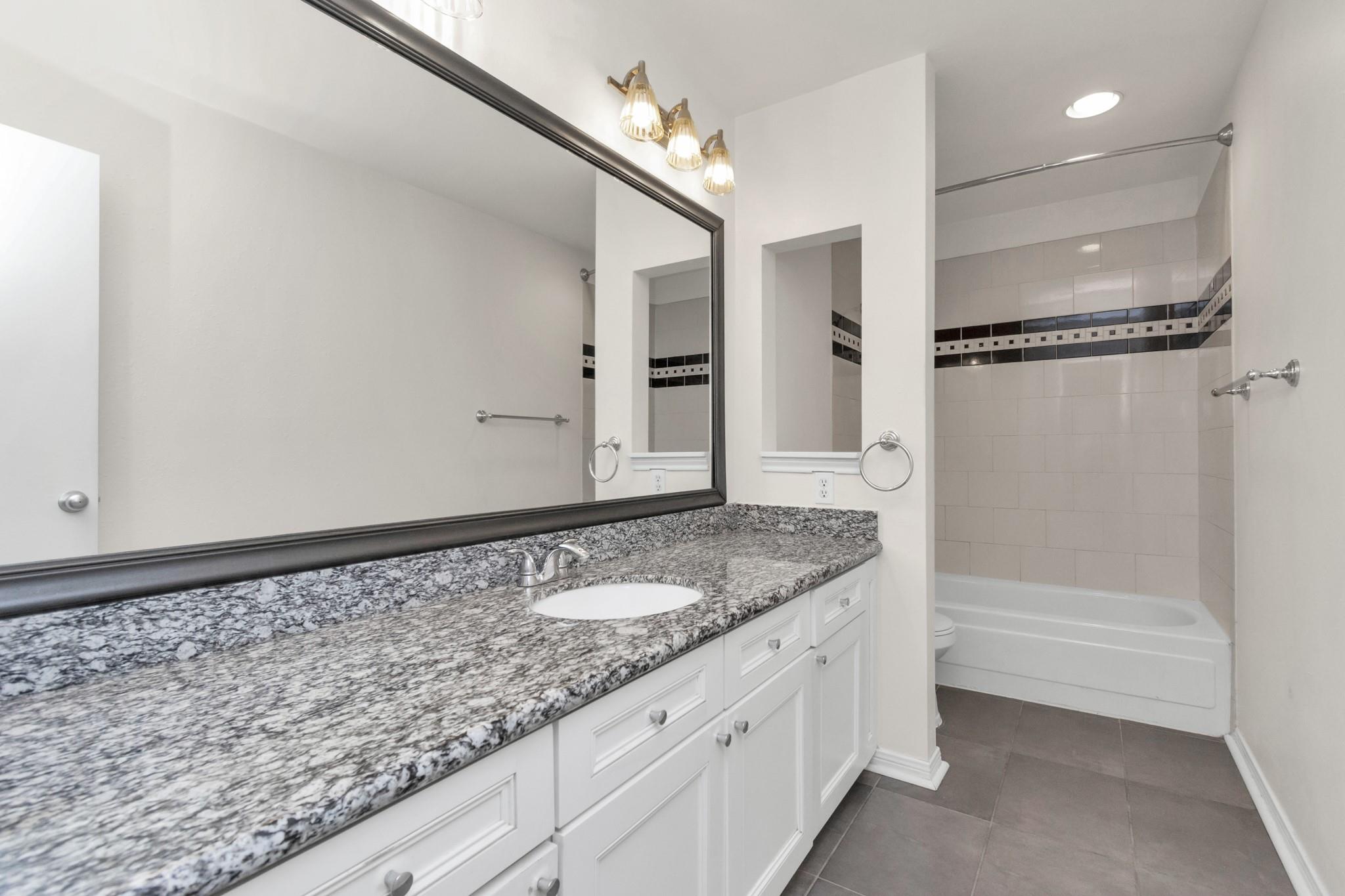 4144 Greystone Way # 703