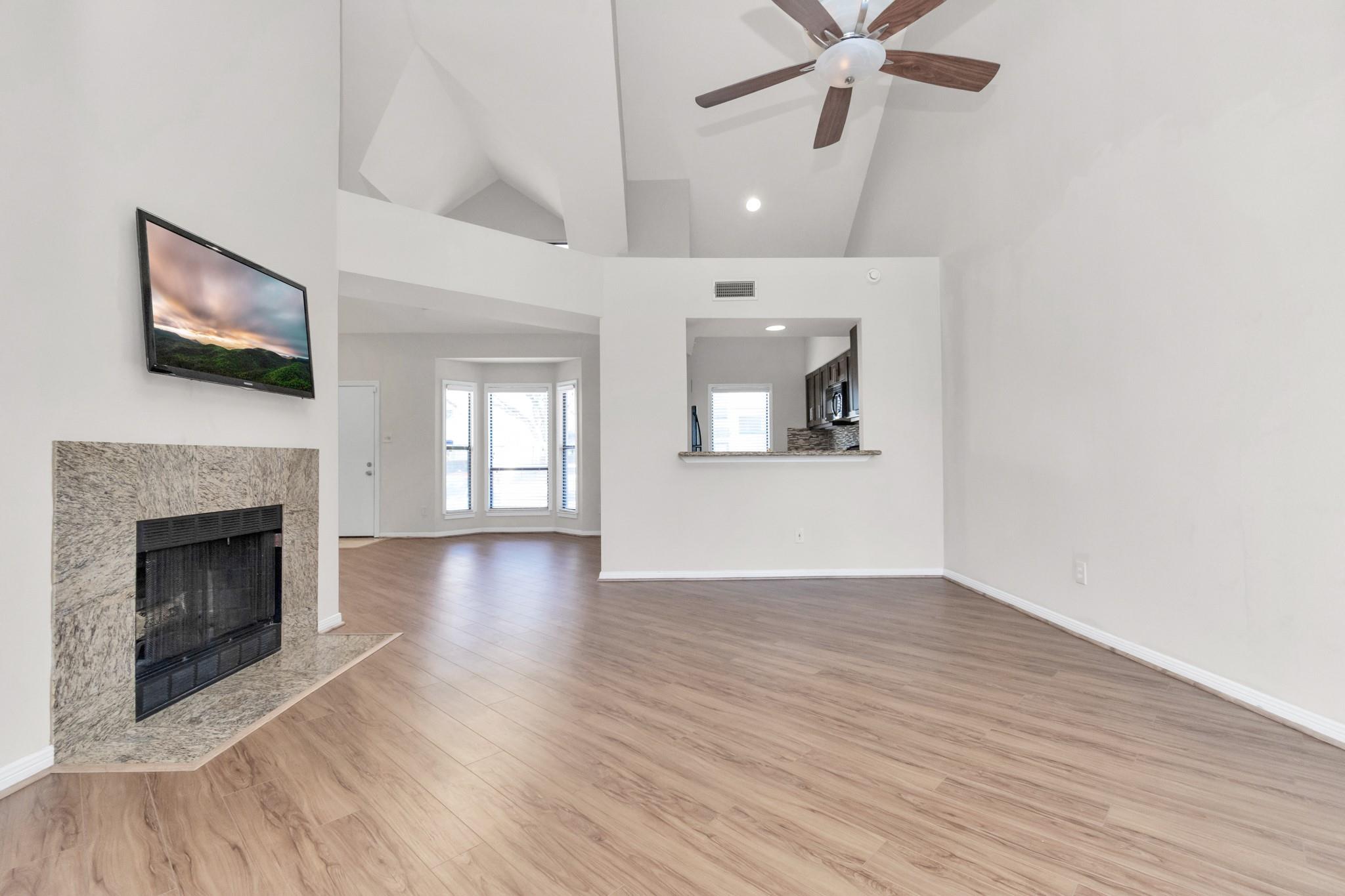 4144 Greystone Way # 703