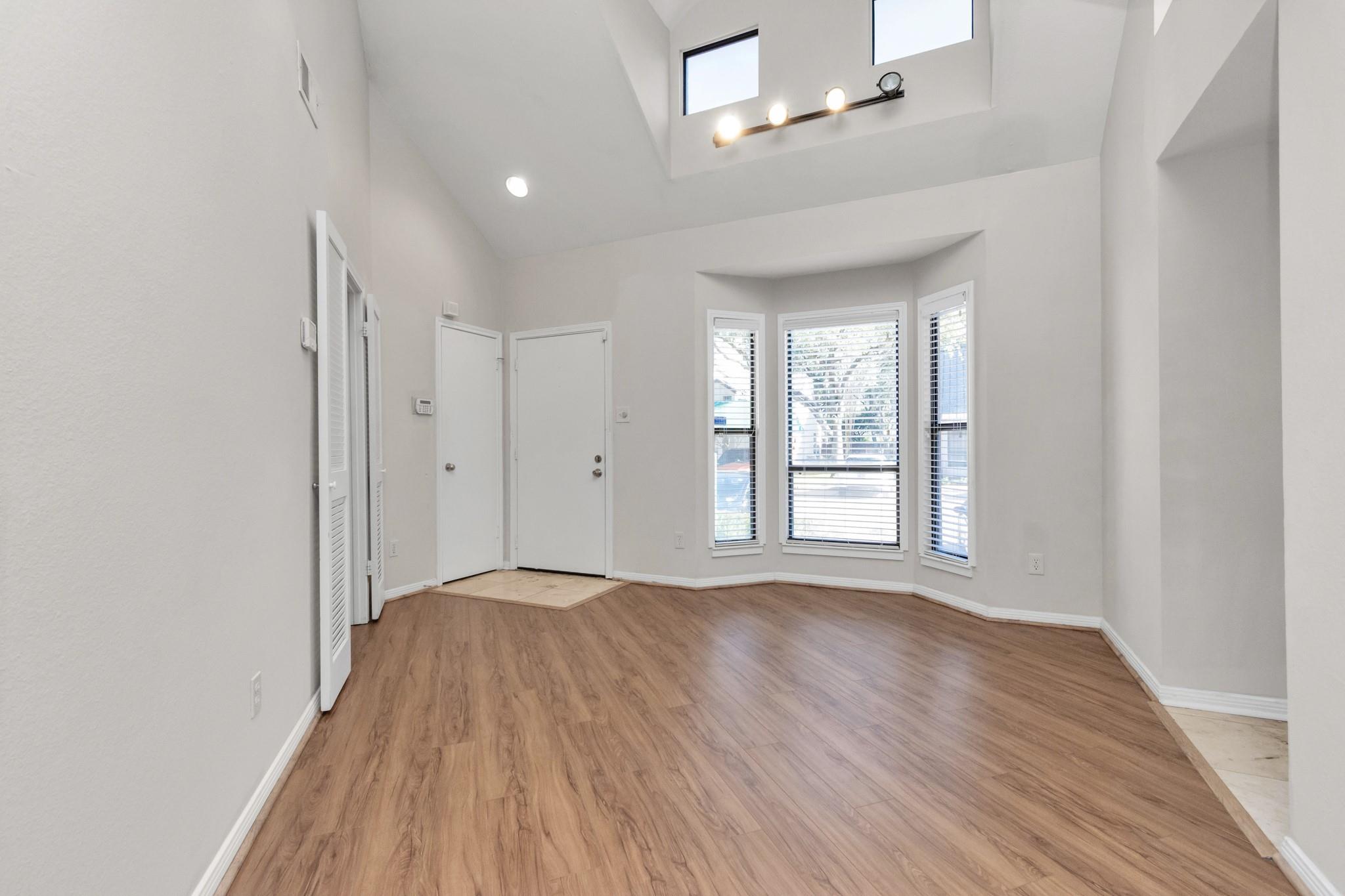 4144 Greystone Way # 703