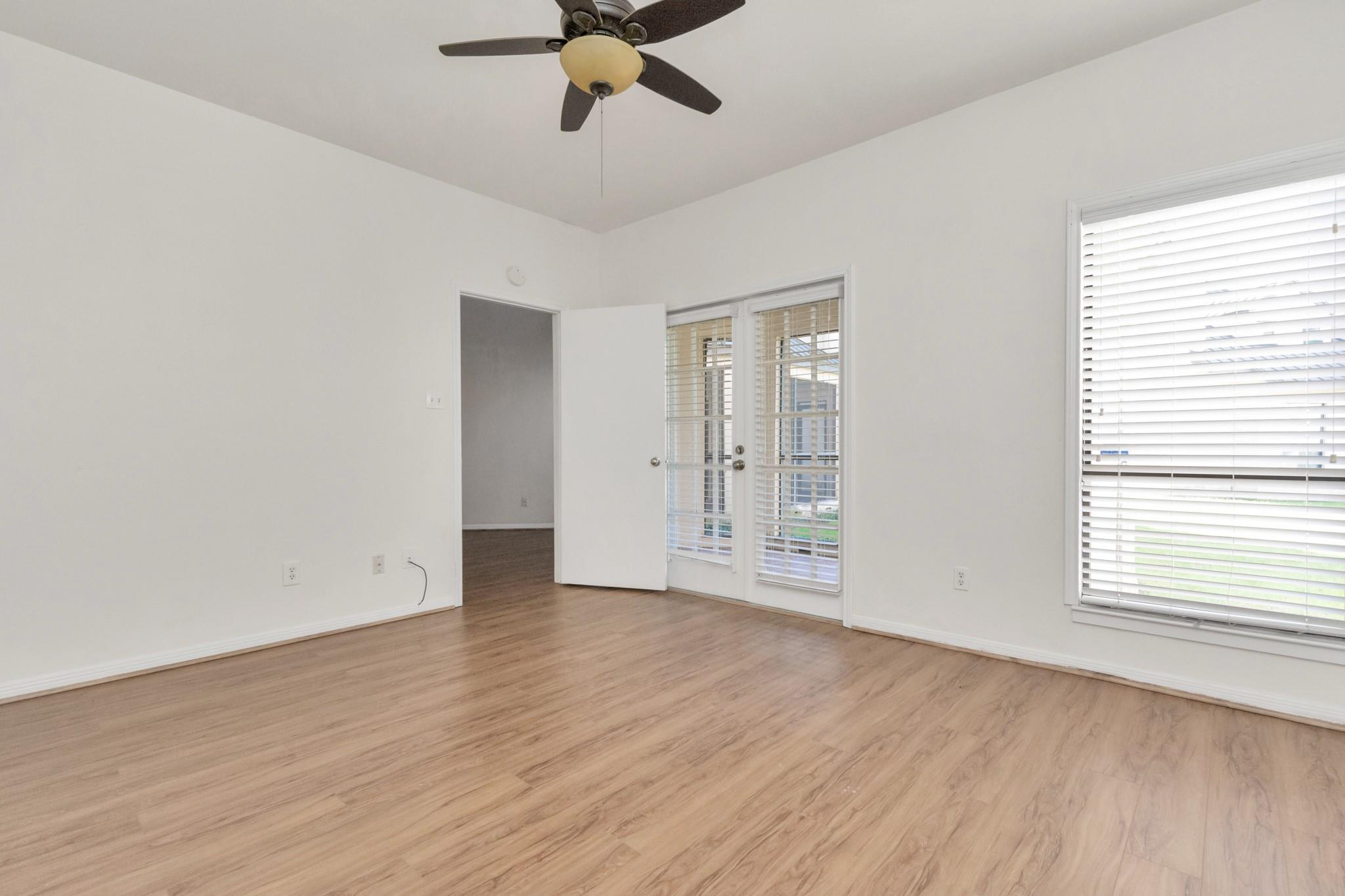 4144 Greystone Way # 703