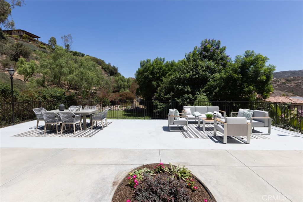 9731 Rangeview