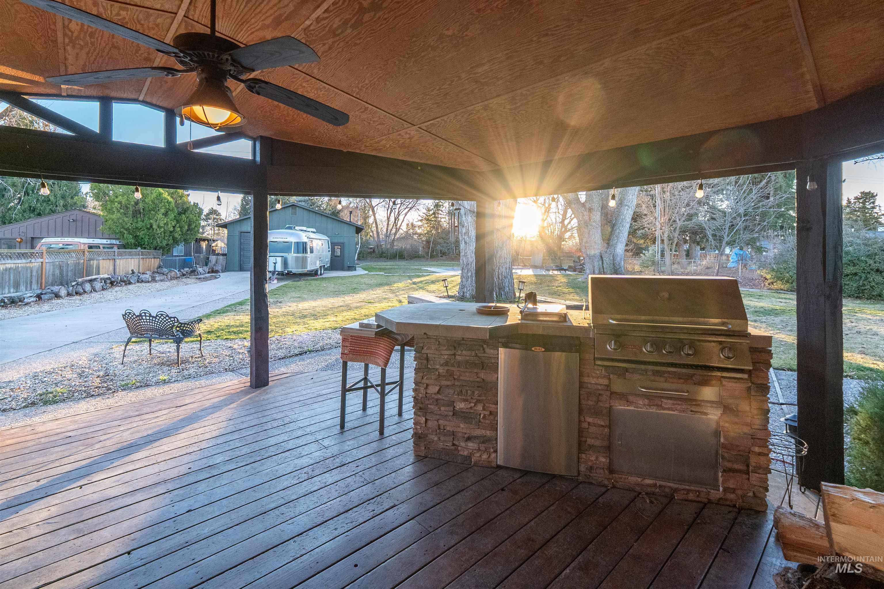 4917 Mountain View Dr