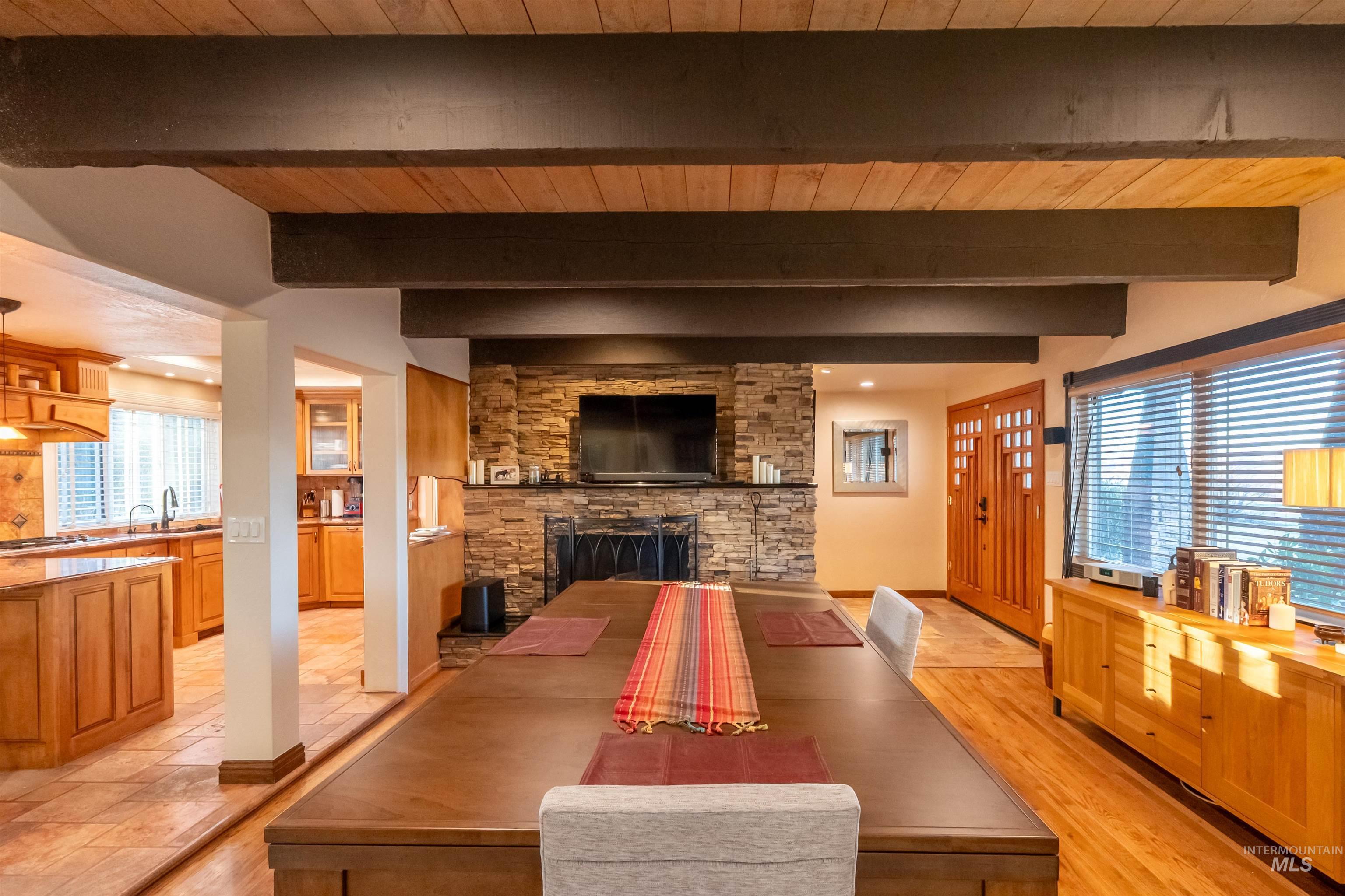 4917 Mountain View Dr