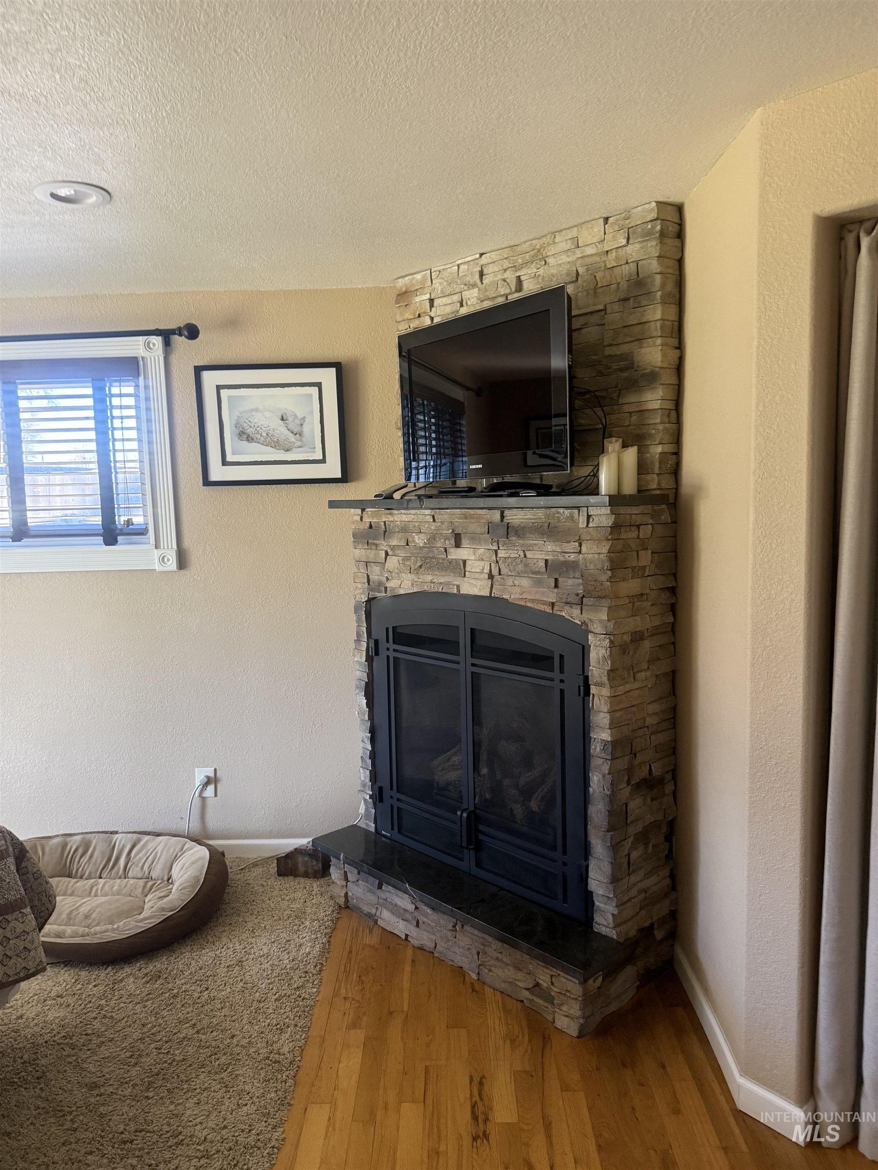 4917 Mountain View Dr