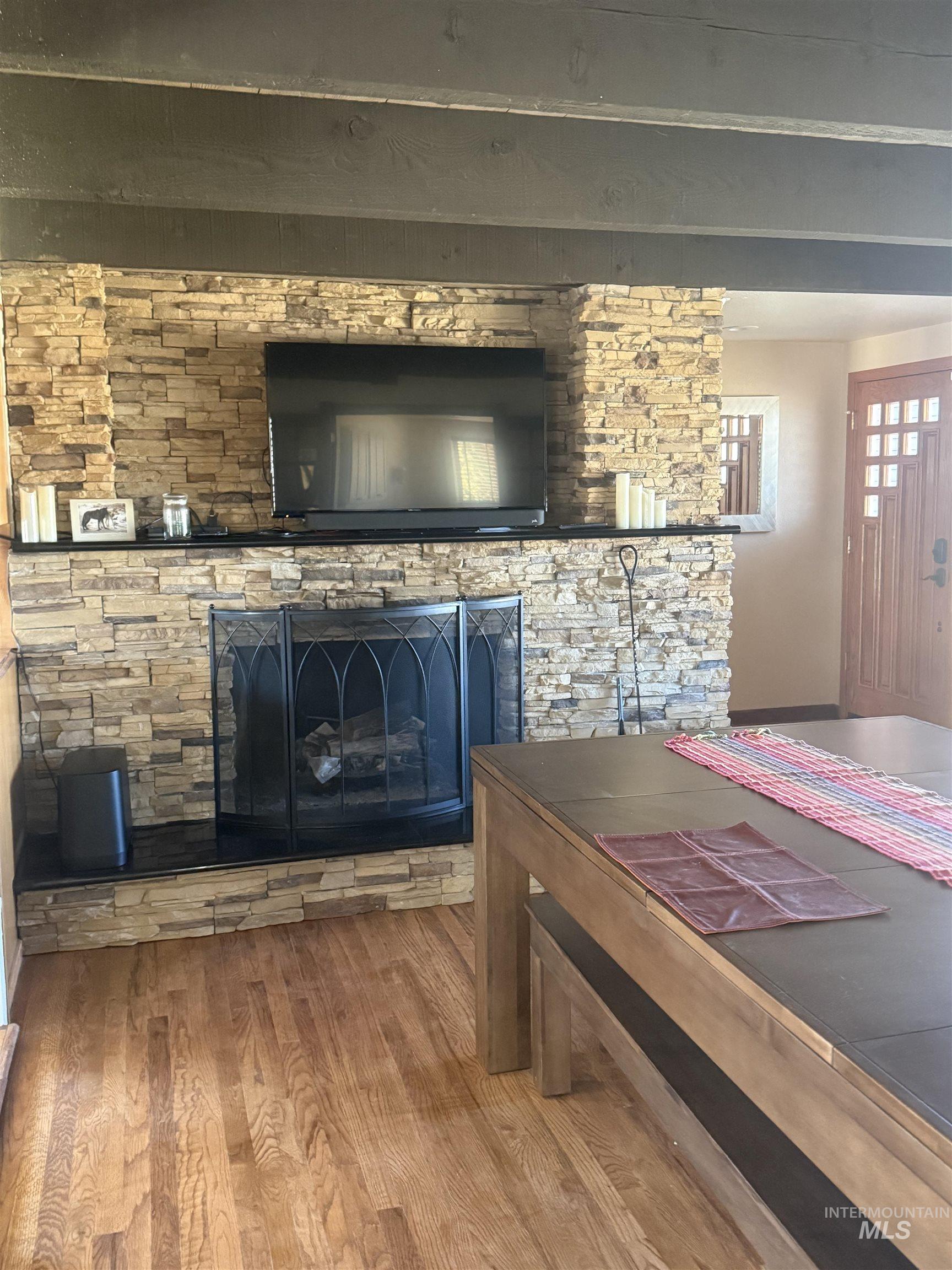 4917 Mountain View Dr