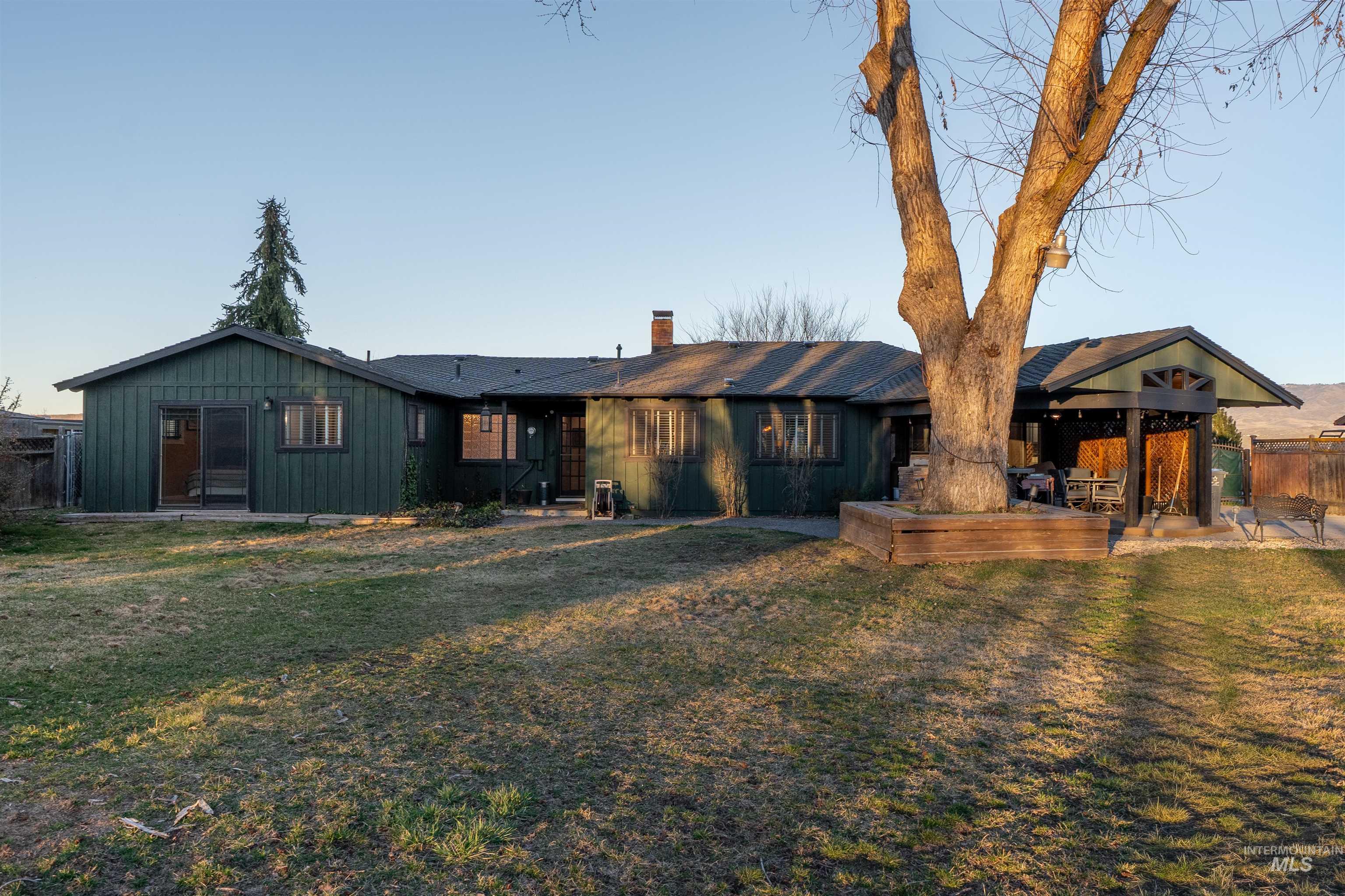 4917 Mountain View Dr