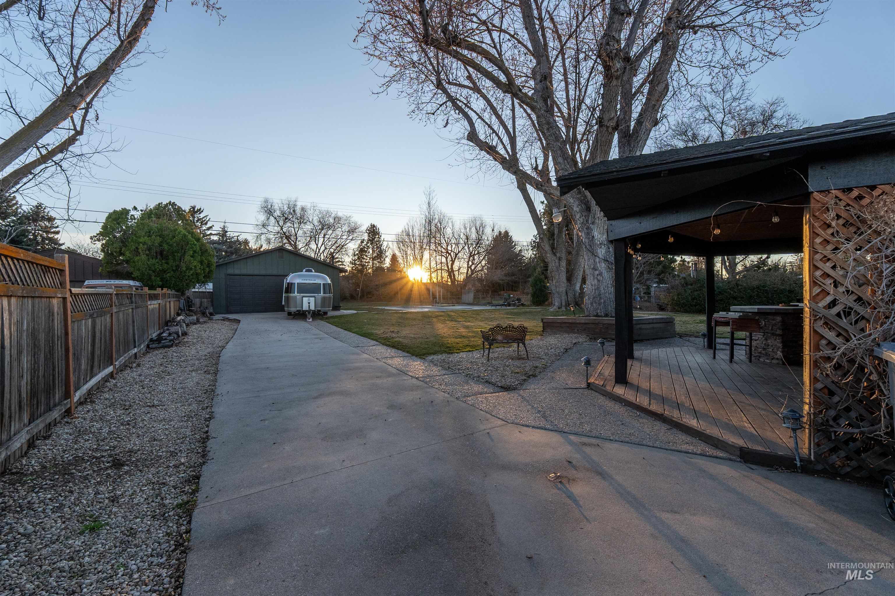 4917 Mountain View Dr
