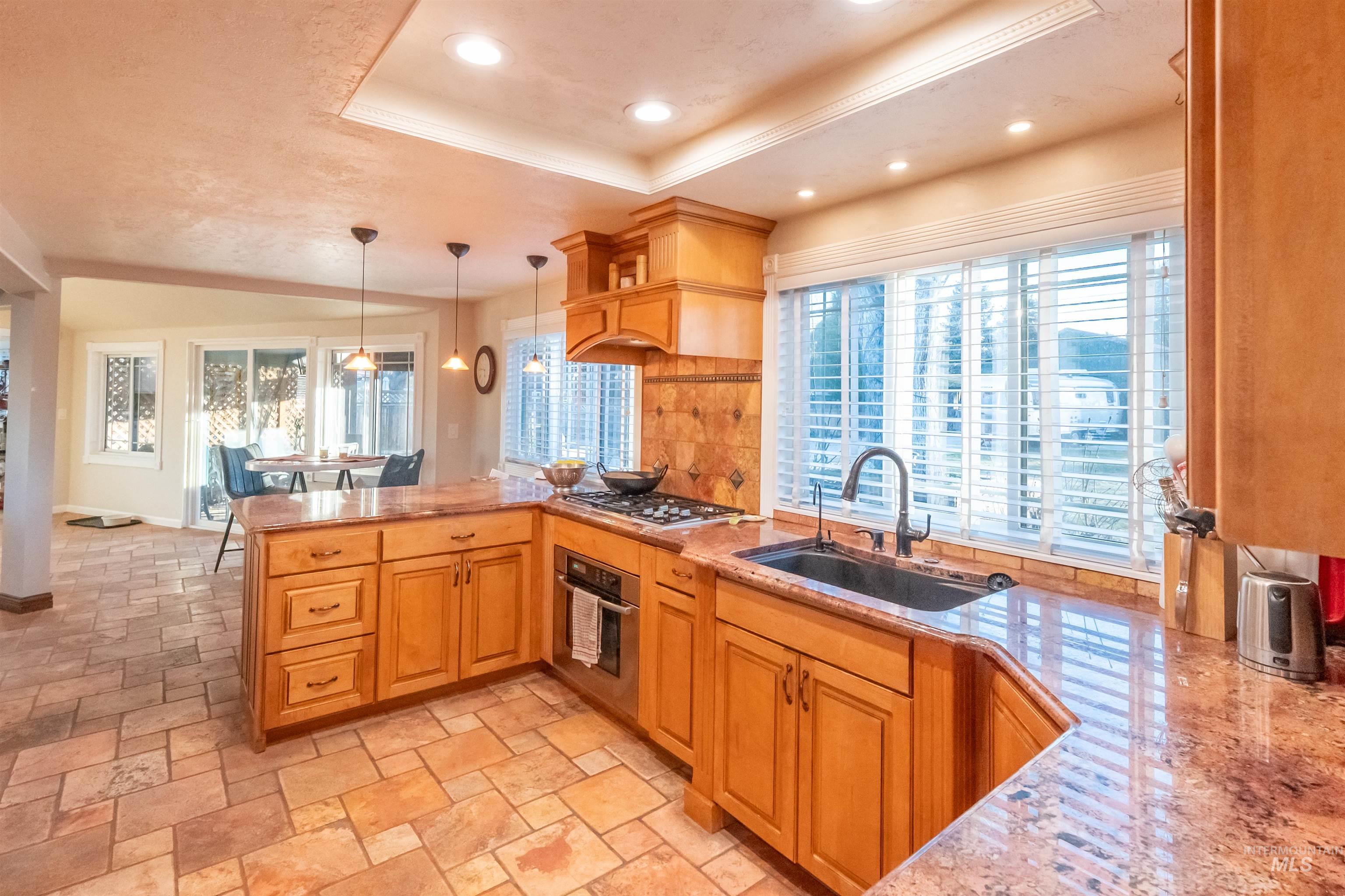 4917 Mountain View Dr