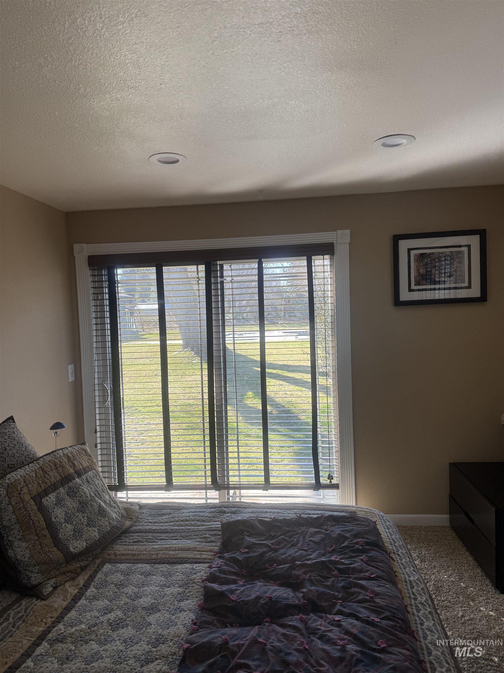 4917 Mountain View Dr