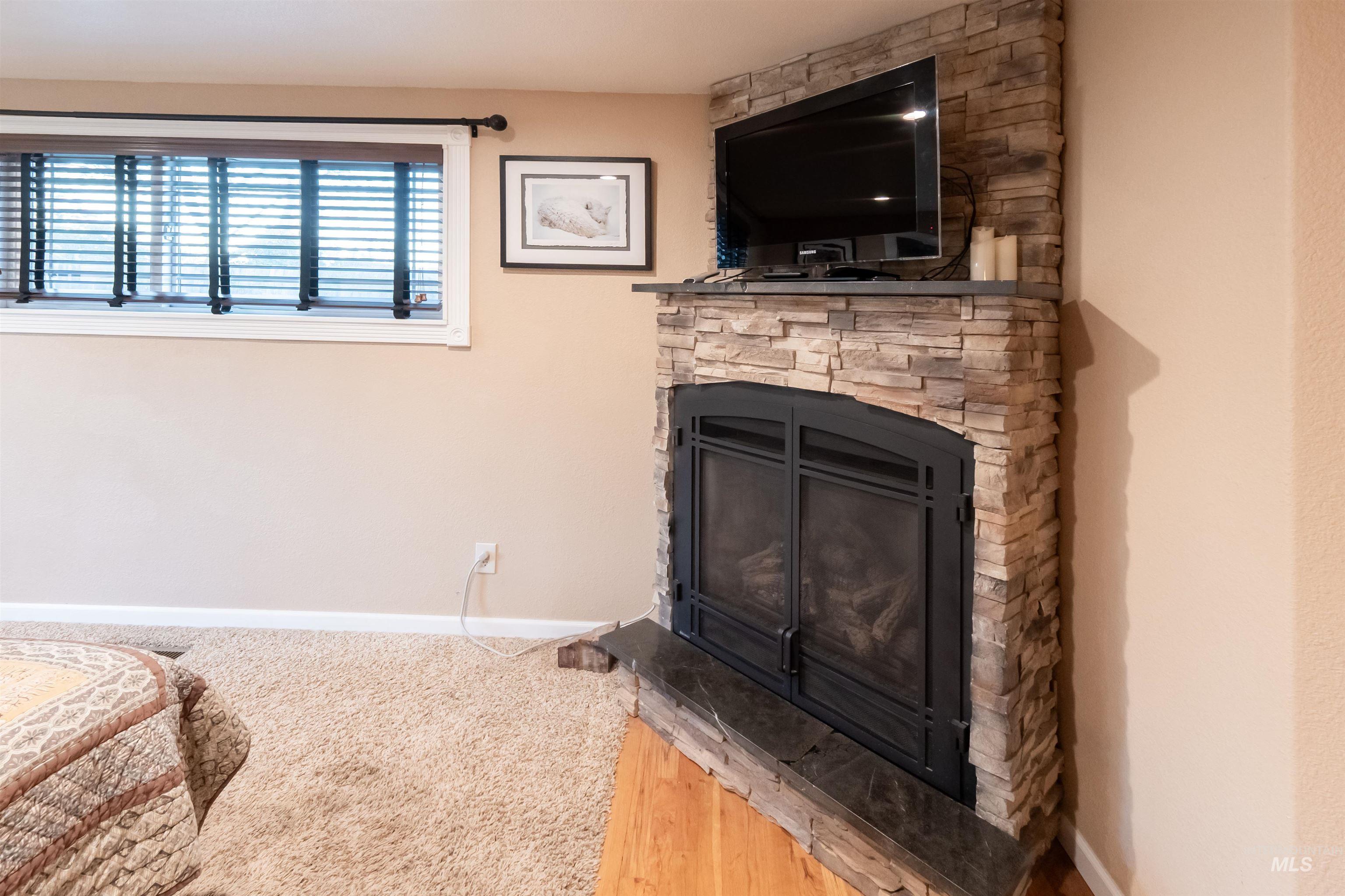 4917 Mountain View Dr