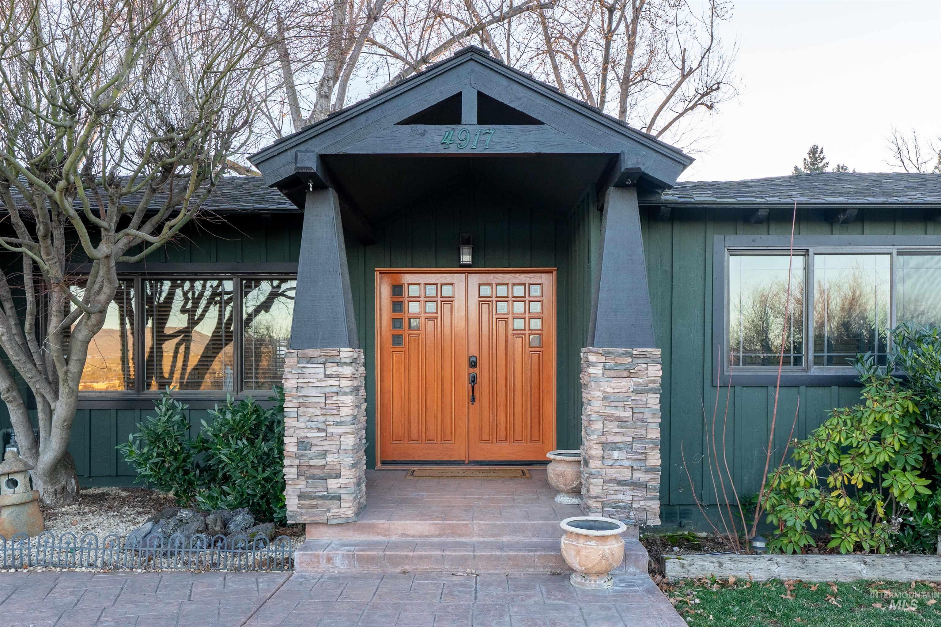 4917 Mountain View Dr