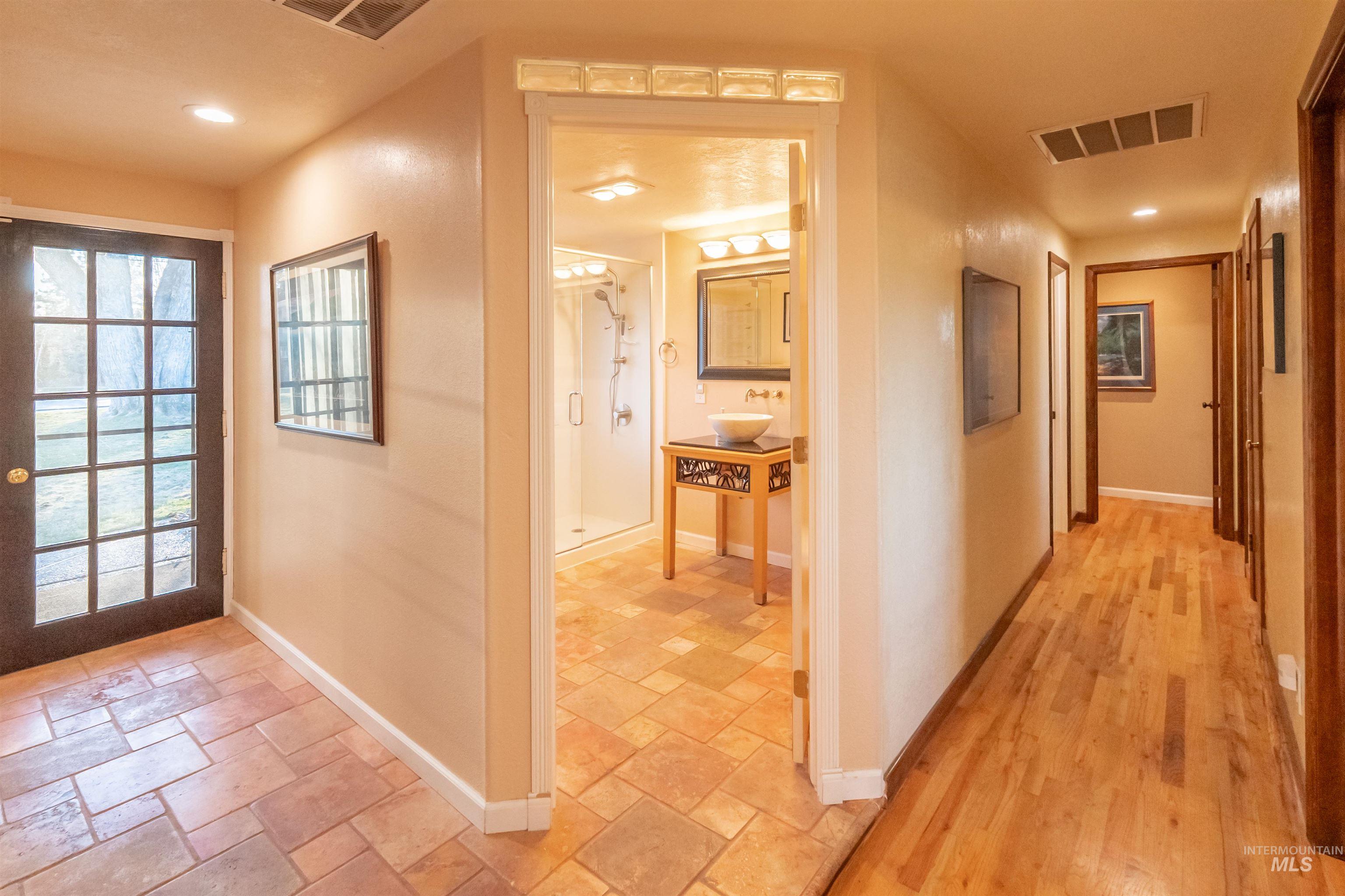 4917 Mountain View Dr