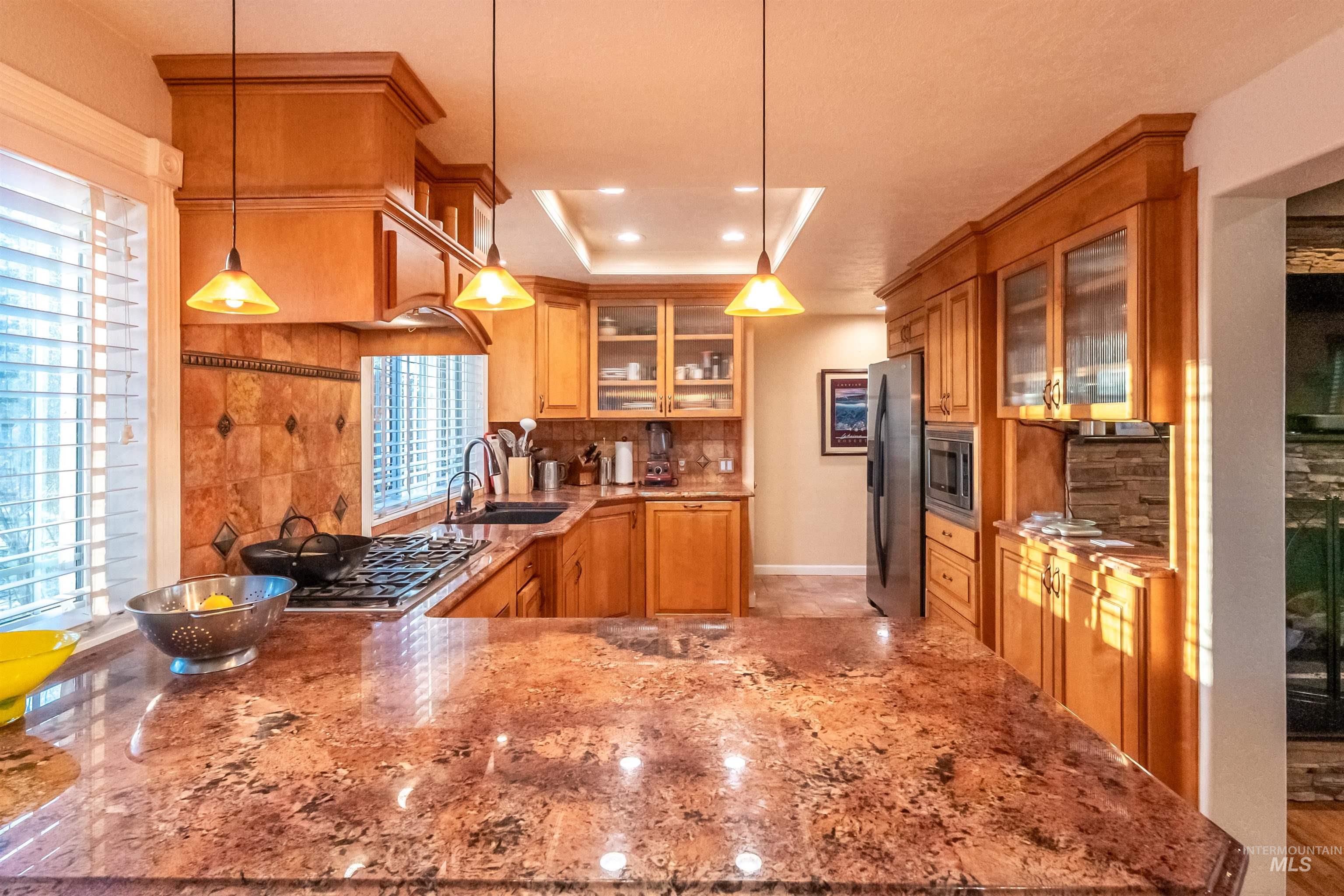 4917 Mountain View Dr