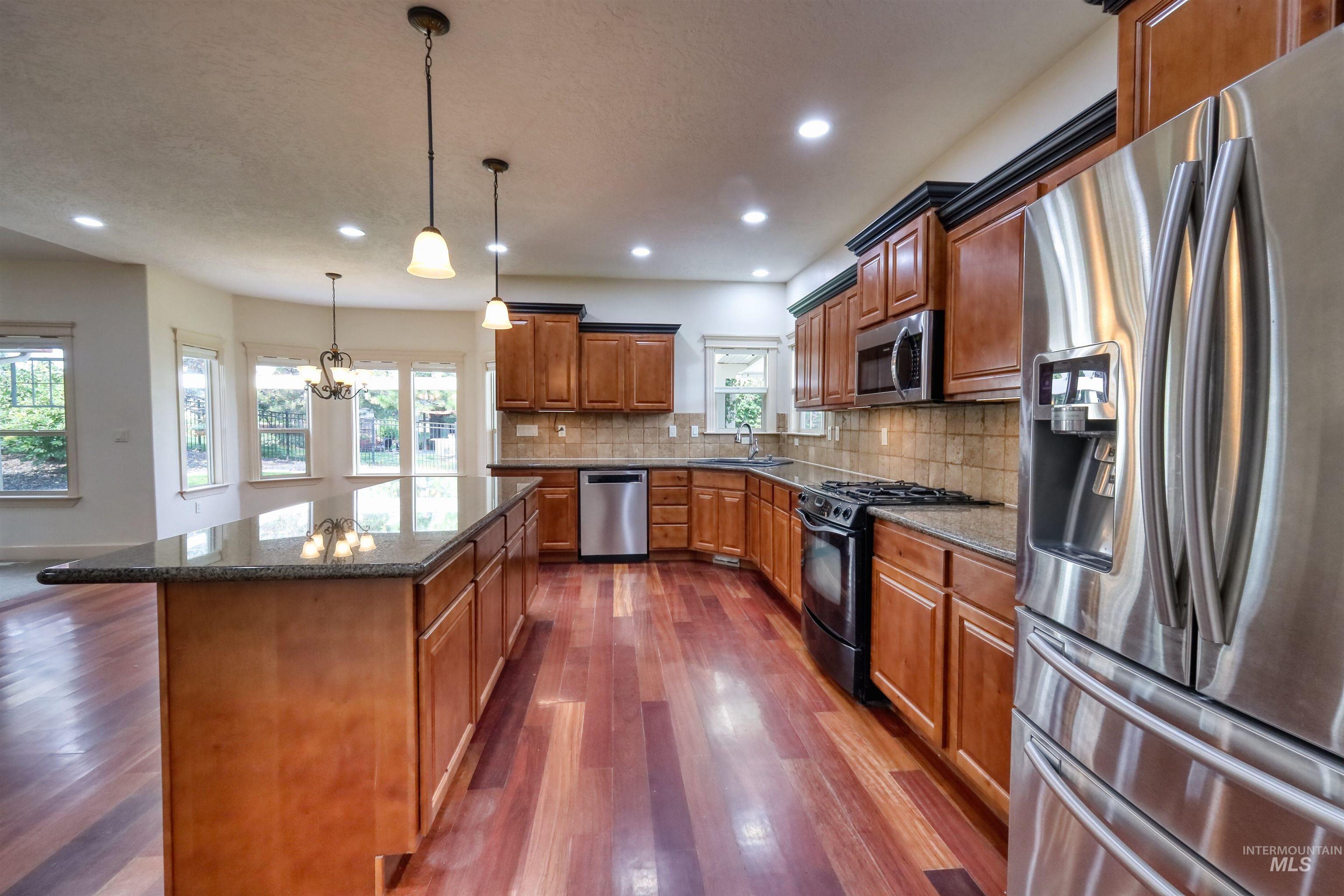2813 S Bayhill Ct