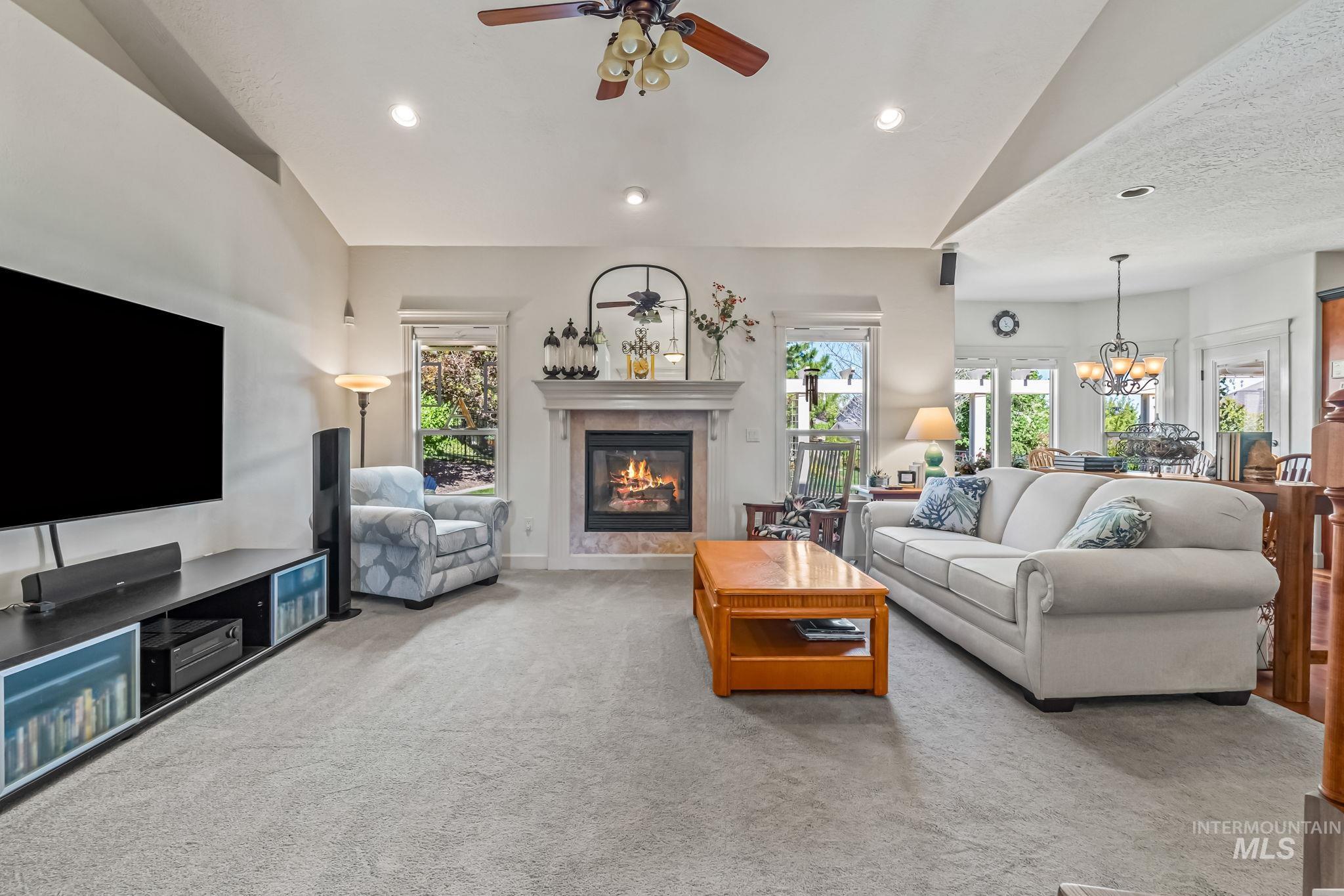2813 S Bayhill Ct