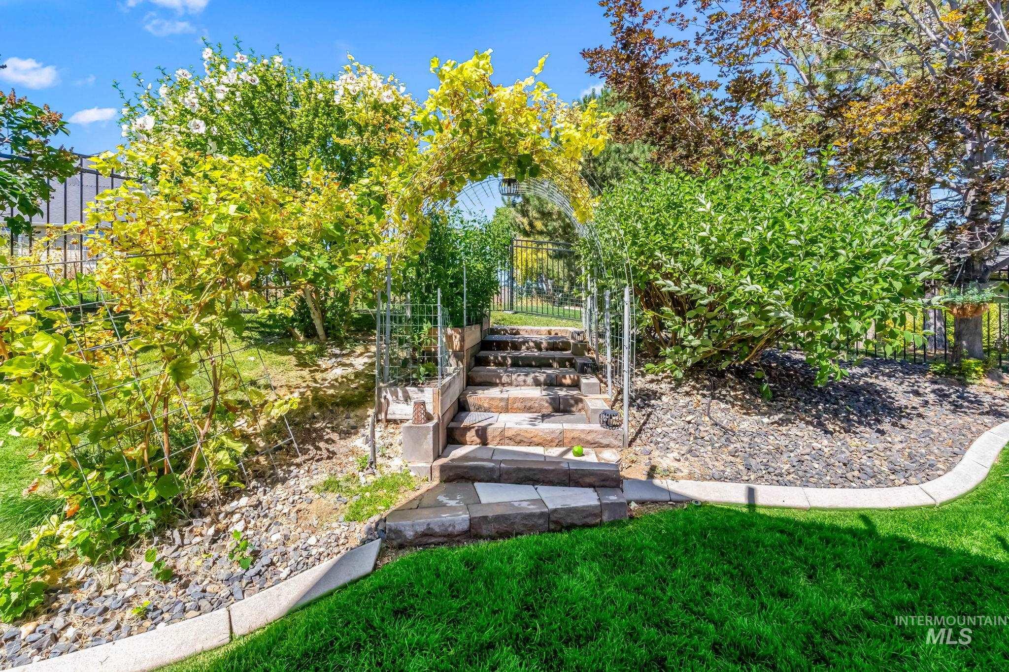 2813 S Bayhill Ct