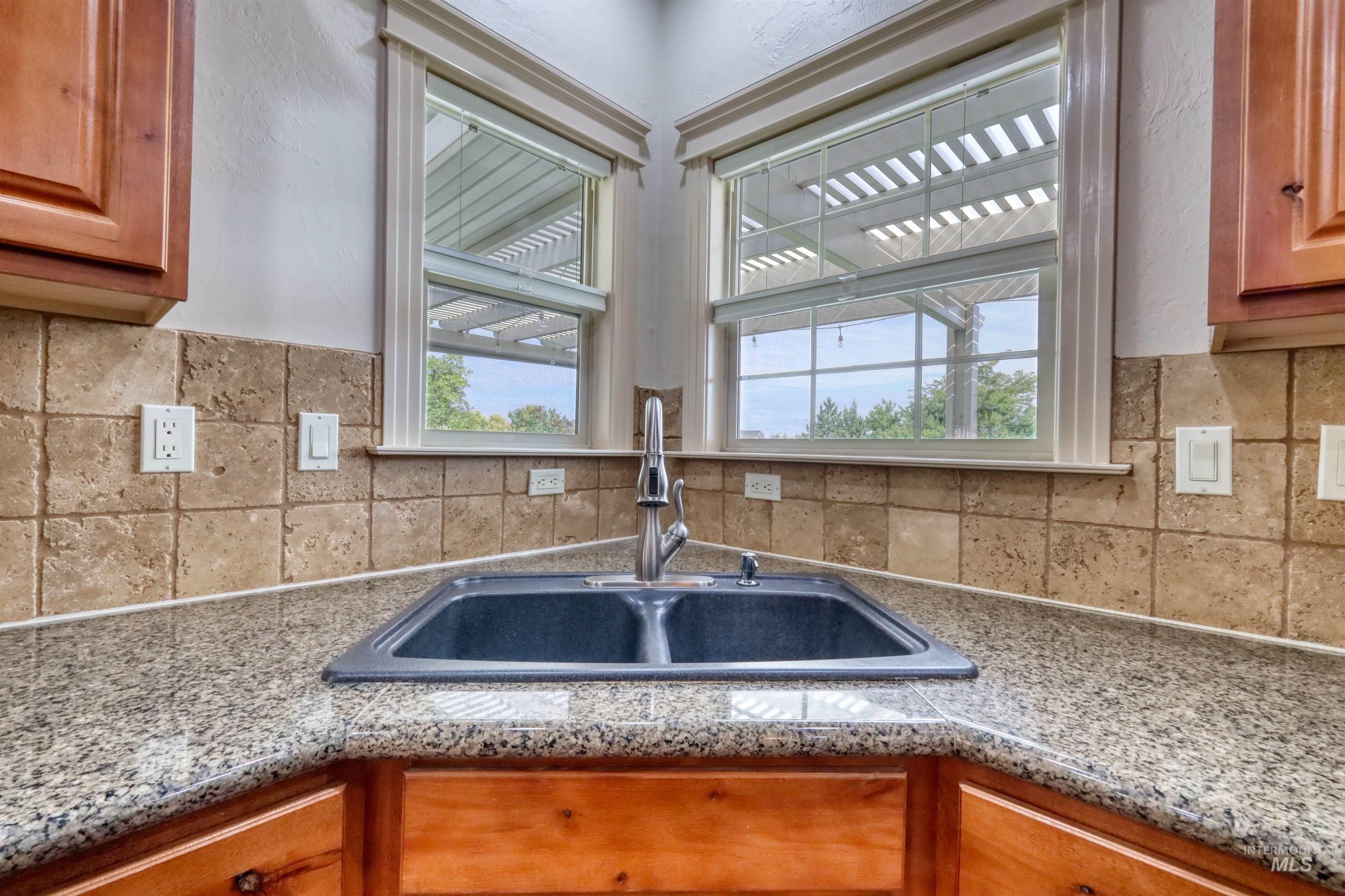 2813 S Bayhill Ct