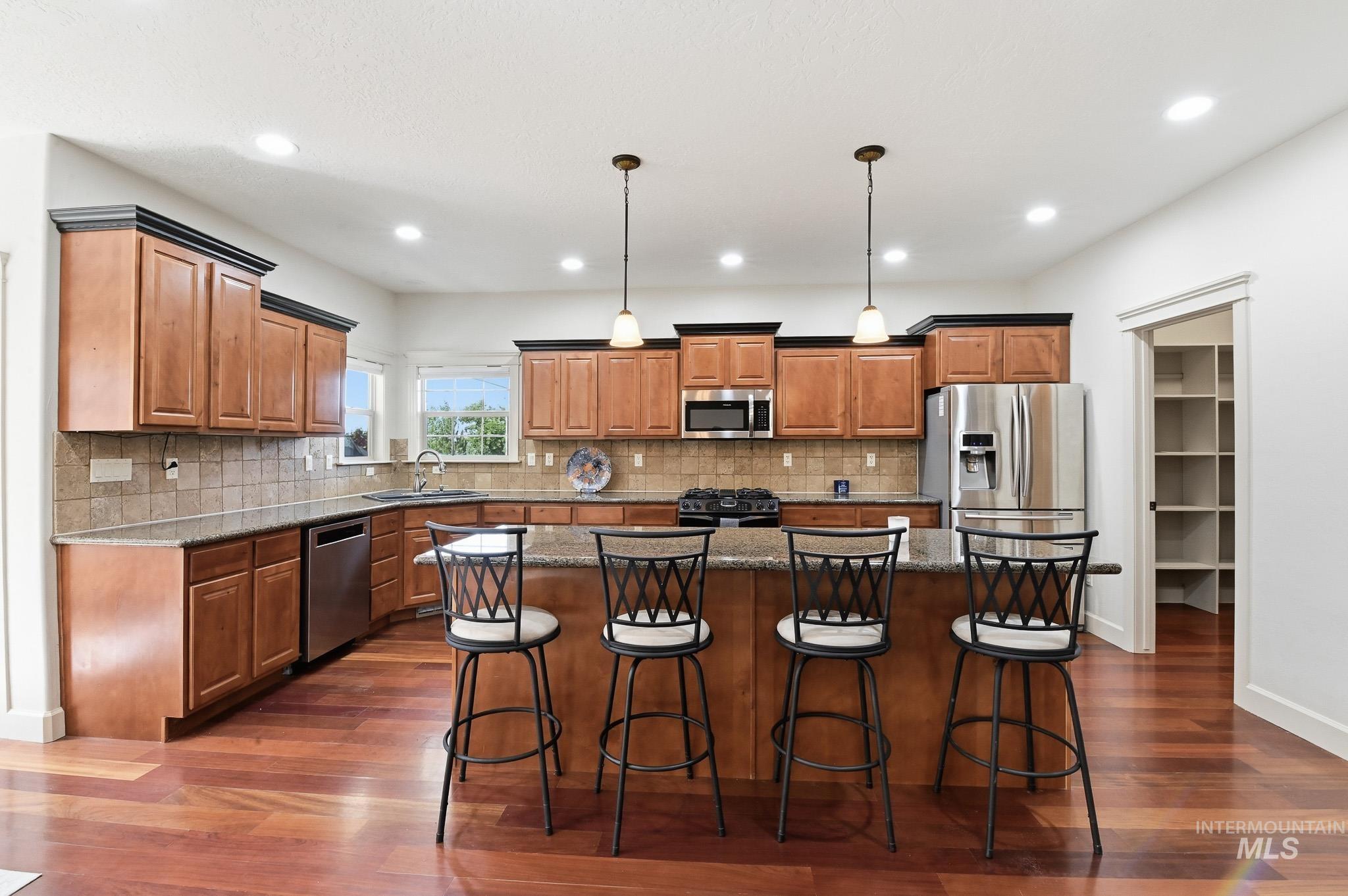 2813 S Bayhill Ct
