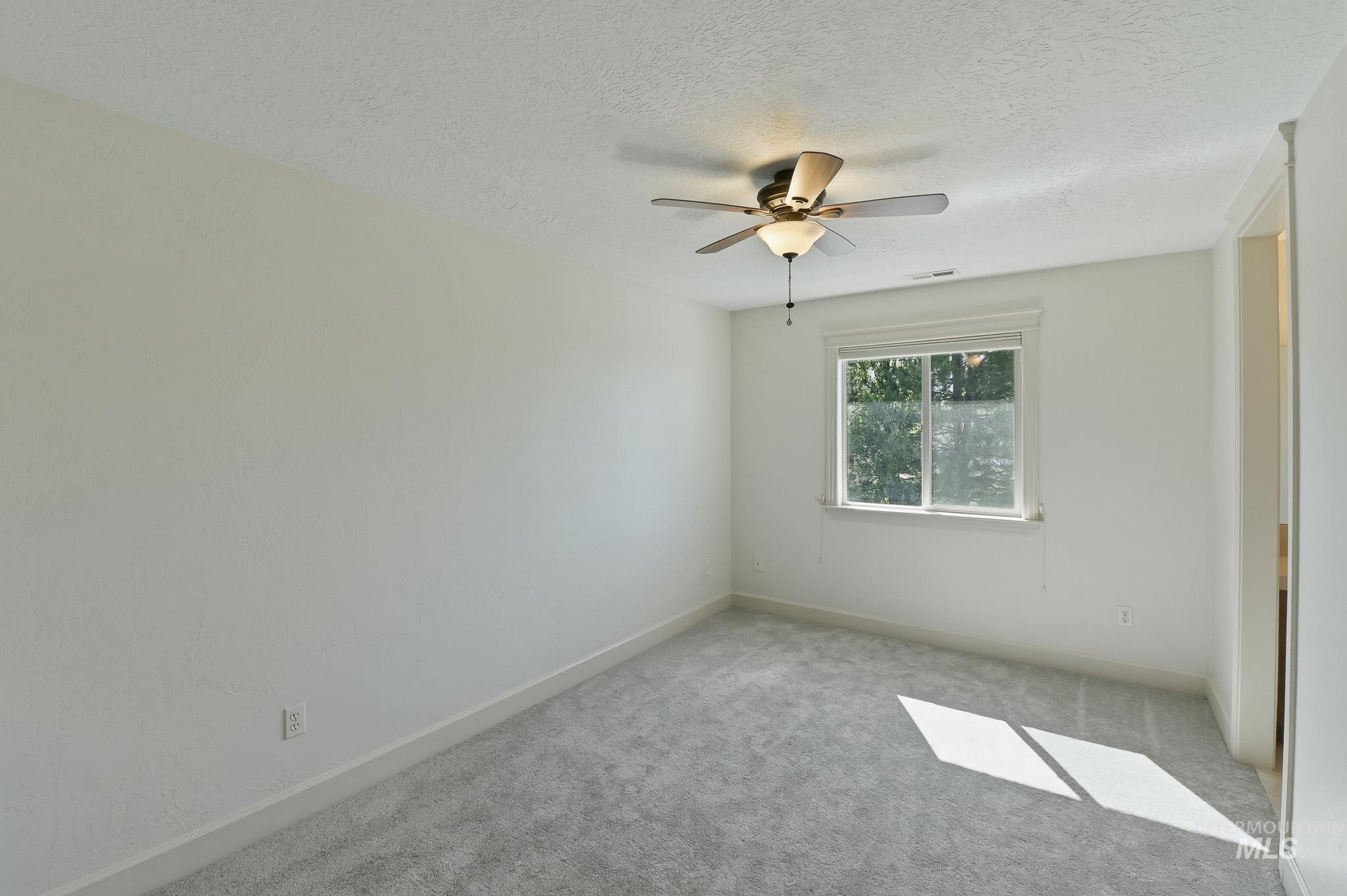 2813 S Bayhill Ct