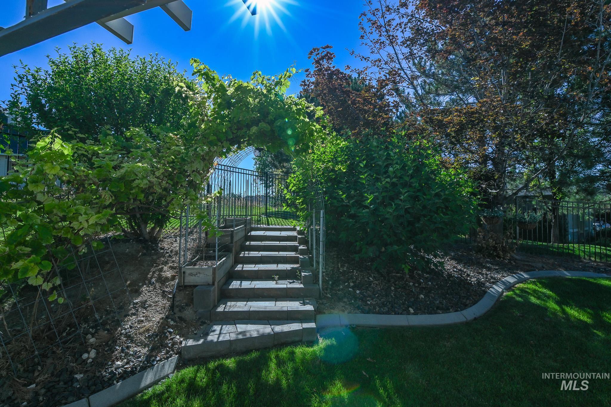 2813 S Bayhill Ct