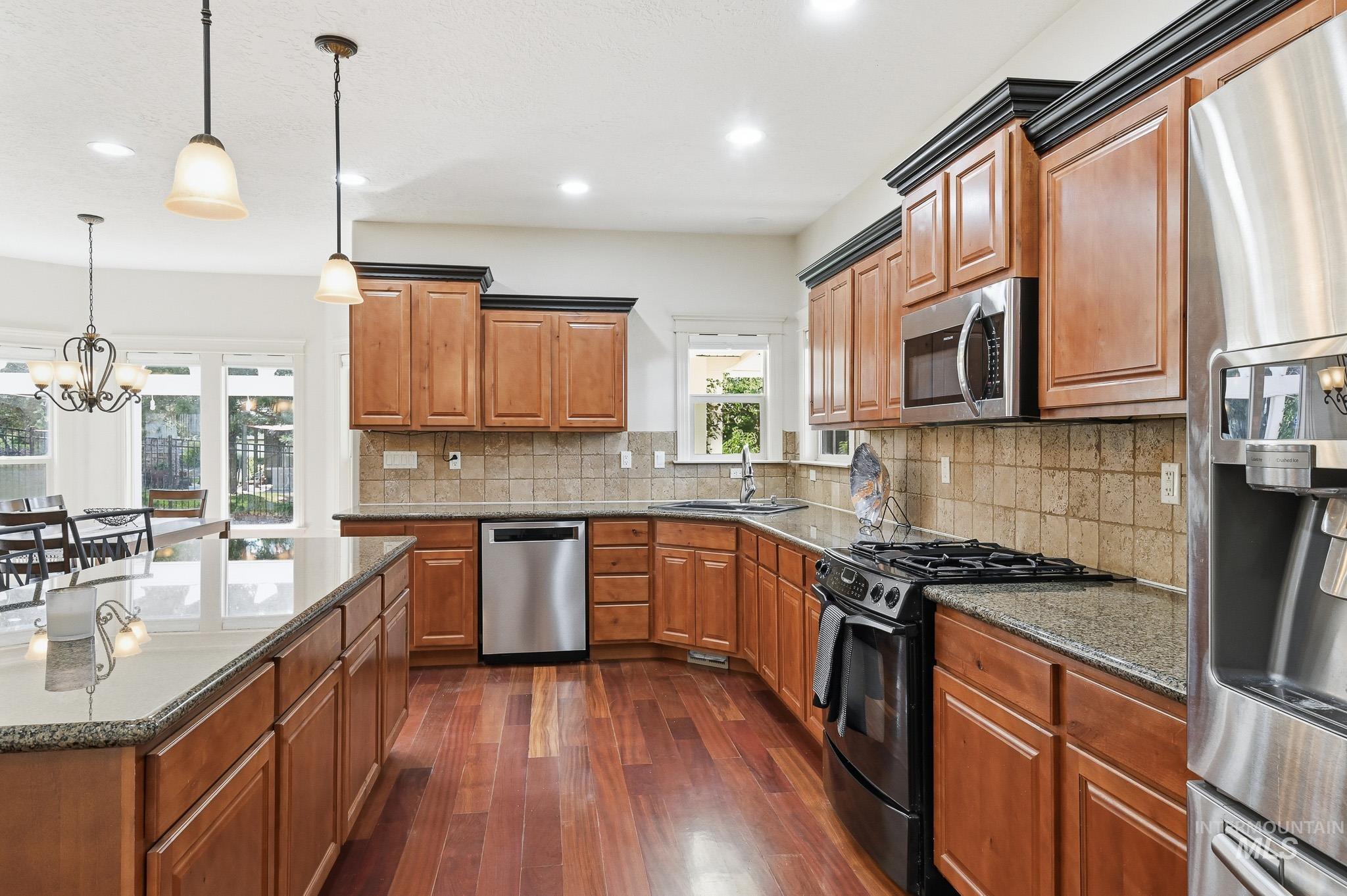 2813 S Bayhill Ct