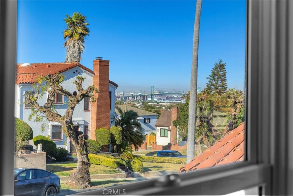 1327 W 16th Street