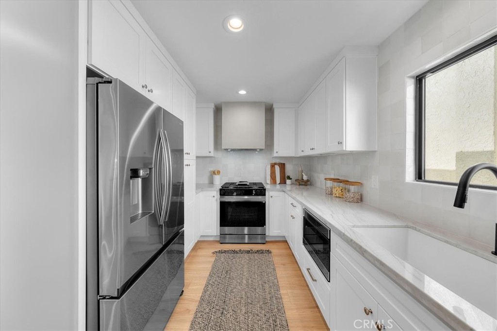 1121 Stanford Avenue