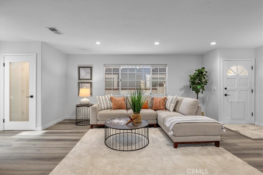 3036 S Kerckhoff Avenue