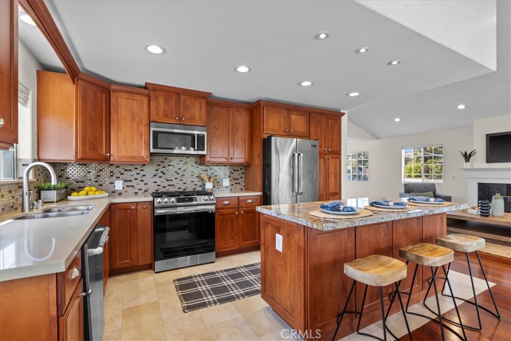 3036 S Kerckhoff Avenue