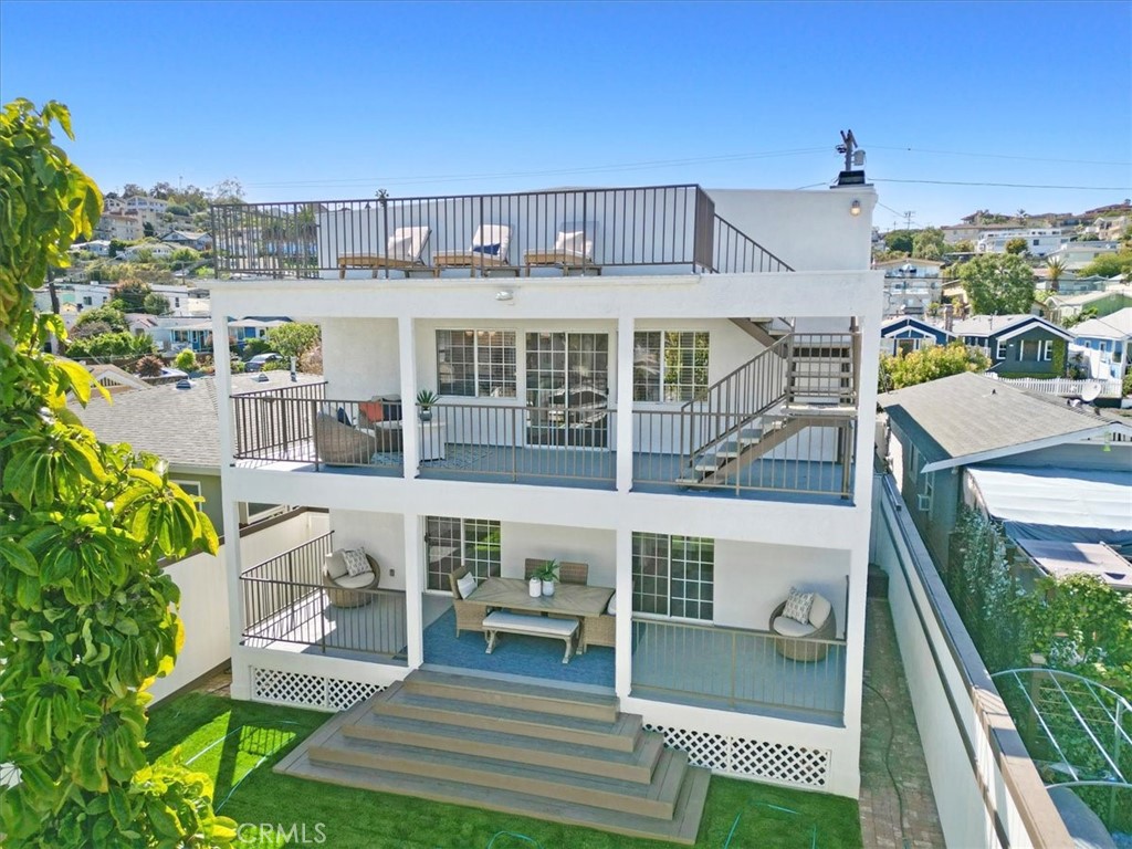 3036 S Kerckhoff Avenue