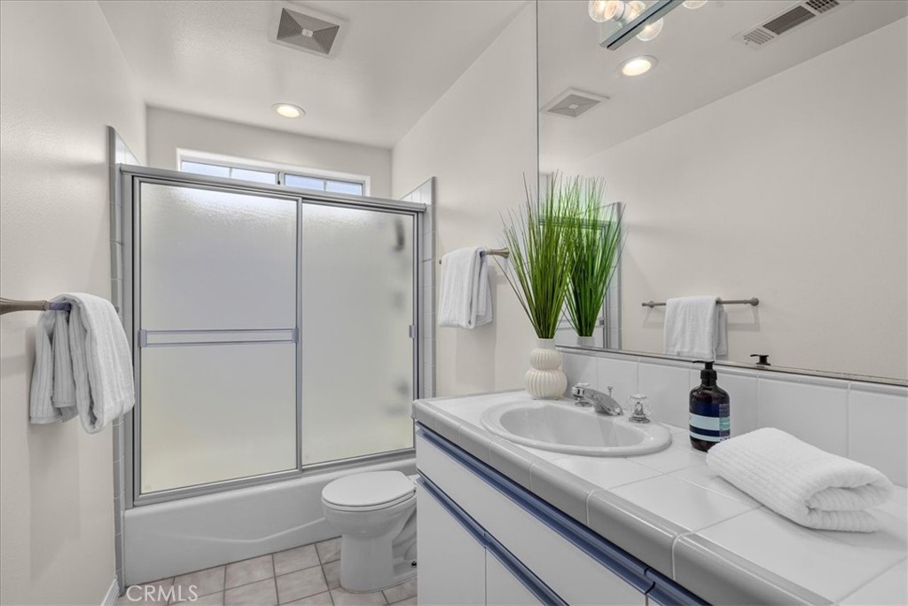 3036 S Kerckhoff Avenue