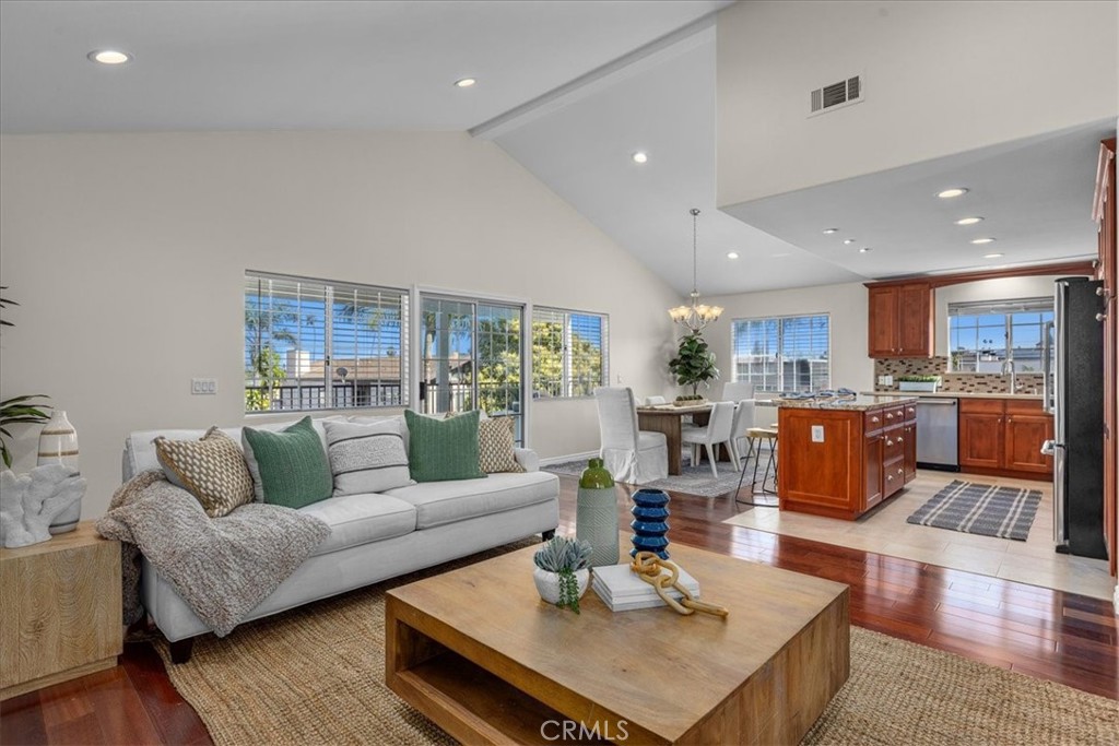 3036 S Kerckhoff Avenue