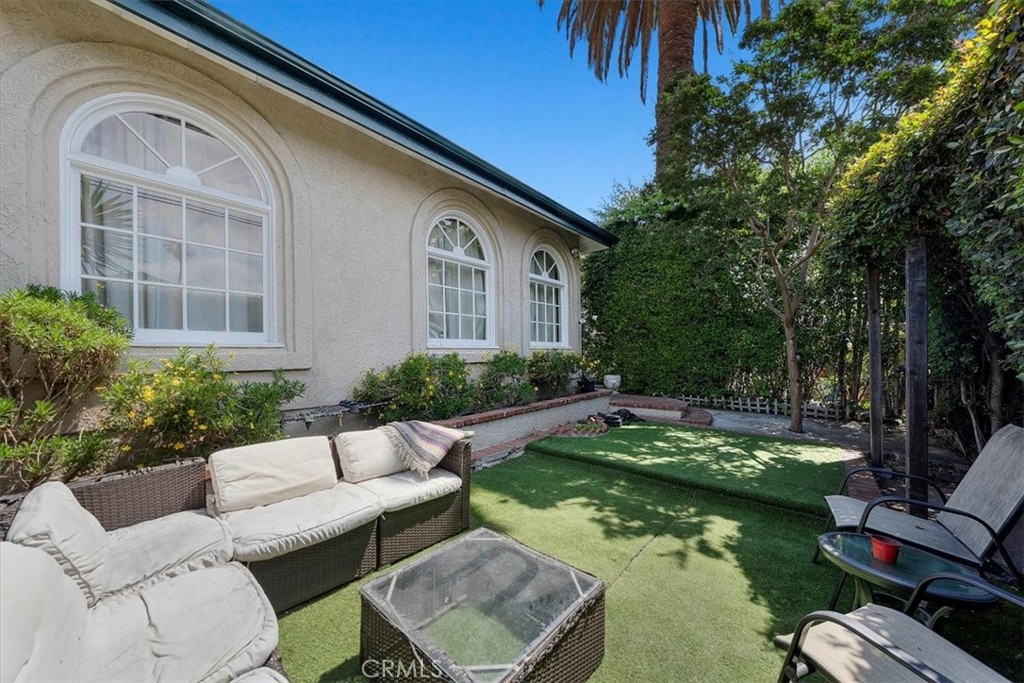 6459 Lexington Avenue