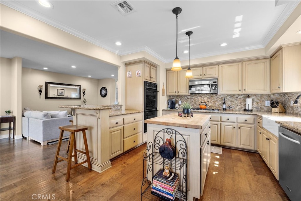 1372 W Sepulveda Street