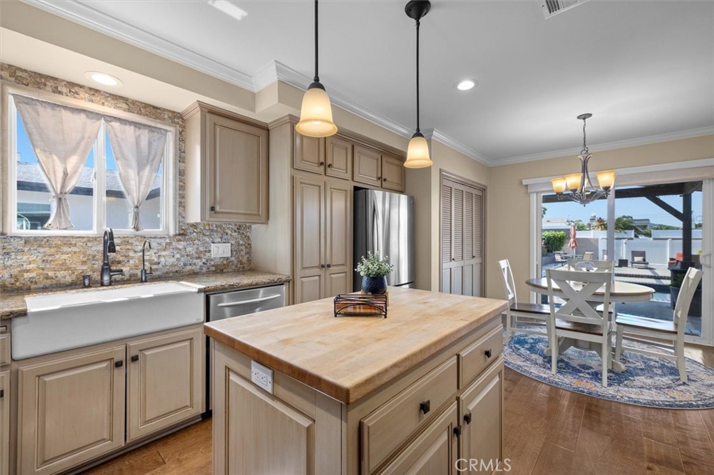 1372 W Sepulveda Street