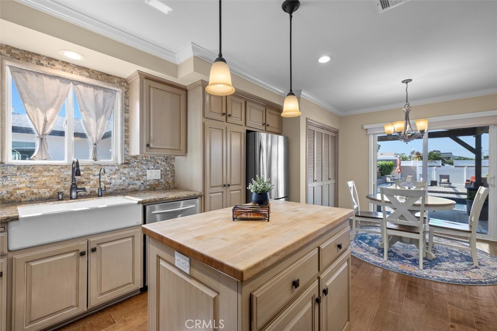 1372 W Sepulveda Street