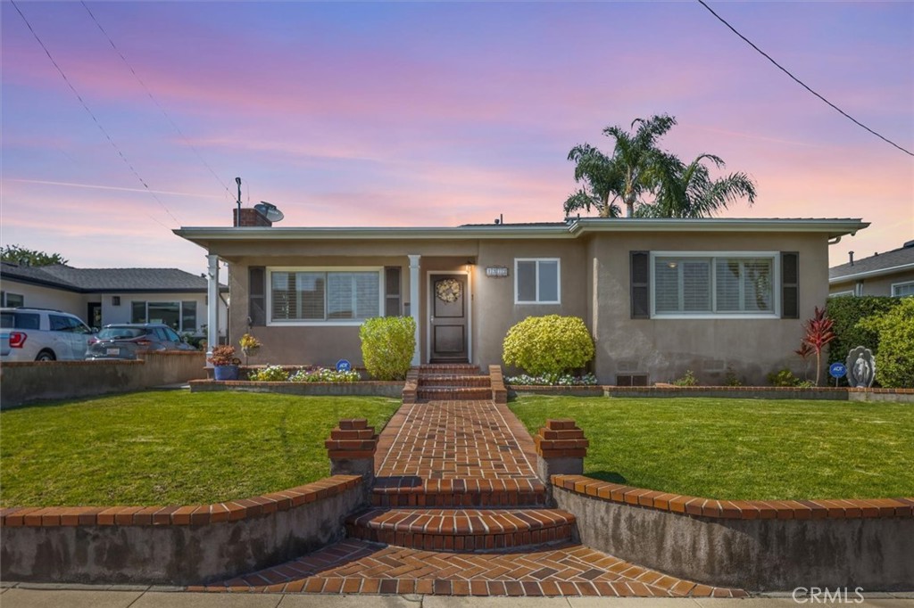 1372 W Sepulveda Street