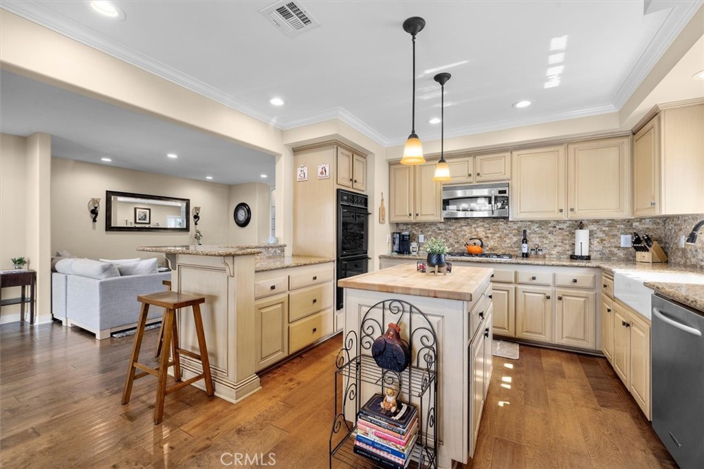 1372 W Sepulveda Street