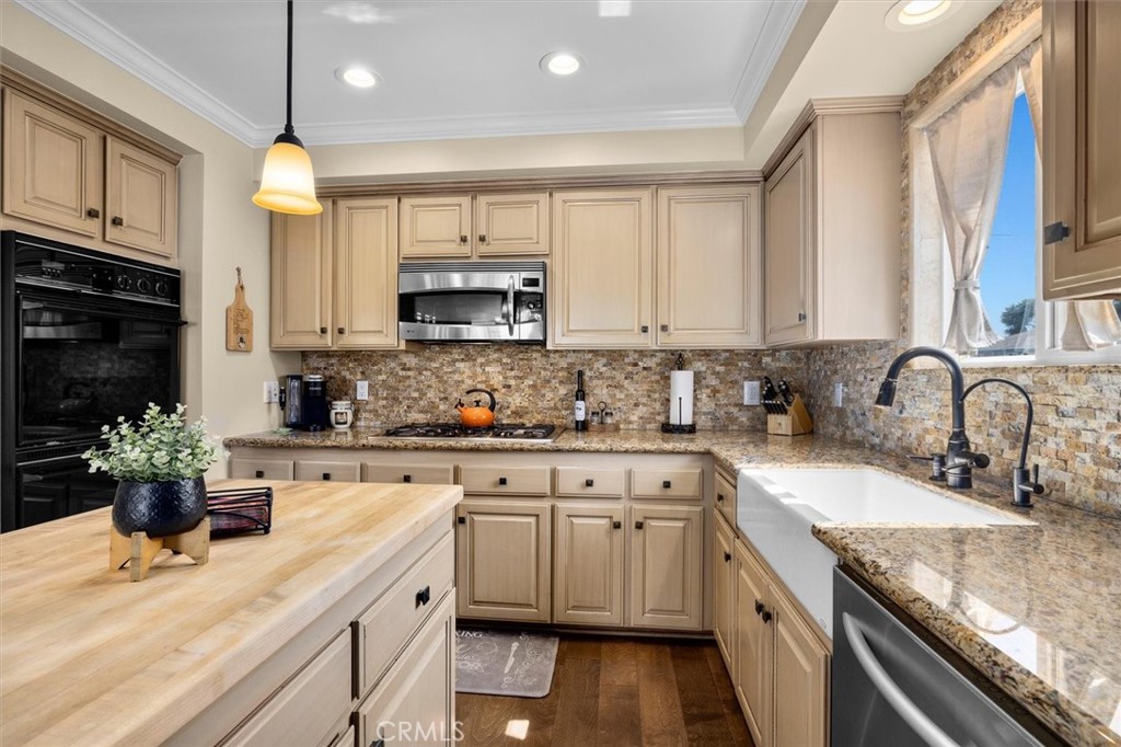 1372 W Sepulveda Street